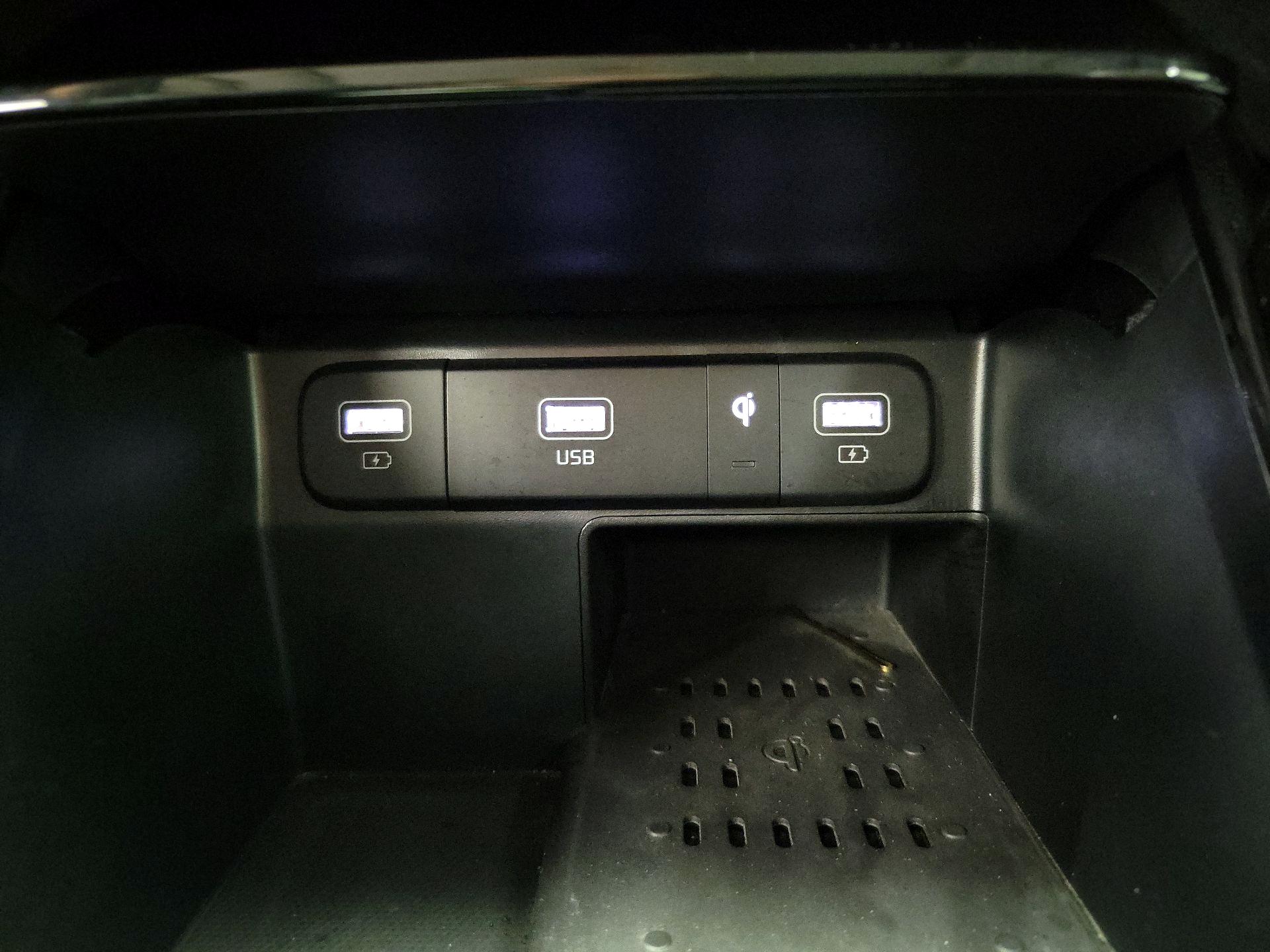 Thumbnail: 2023 Kia Sorento - 19