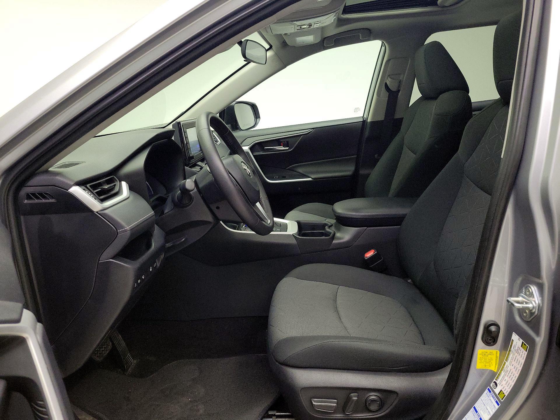 Thumbnail: 2020 Toyota RAV4 - 11