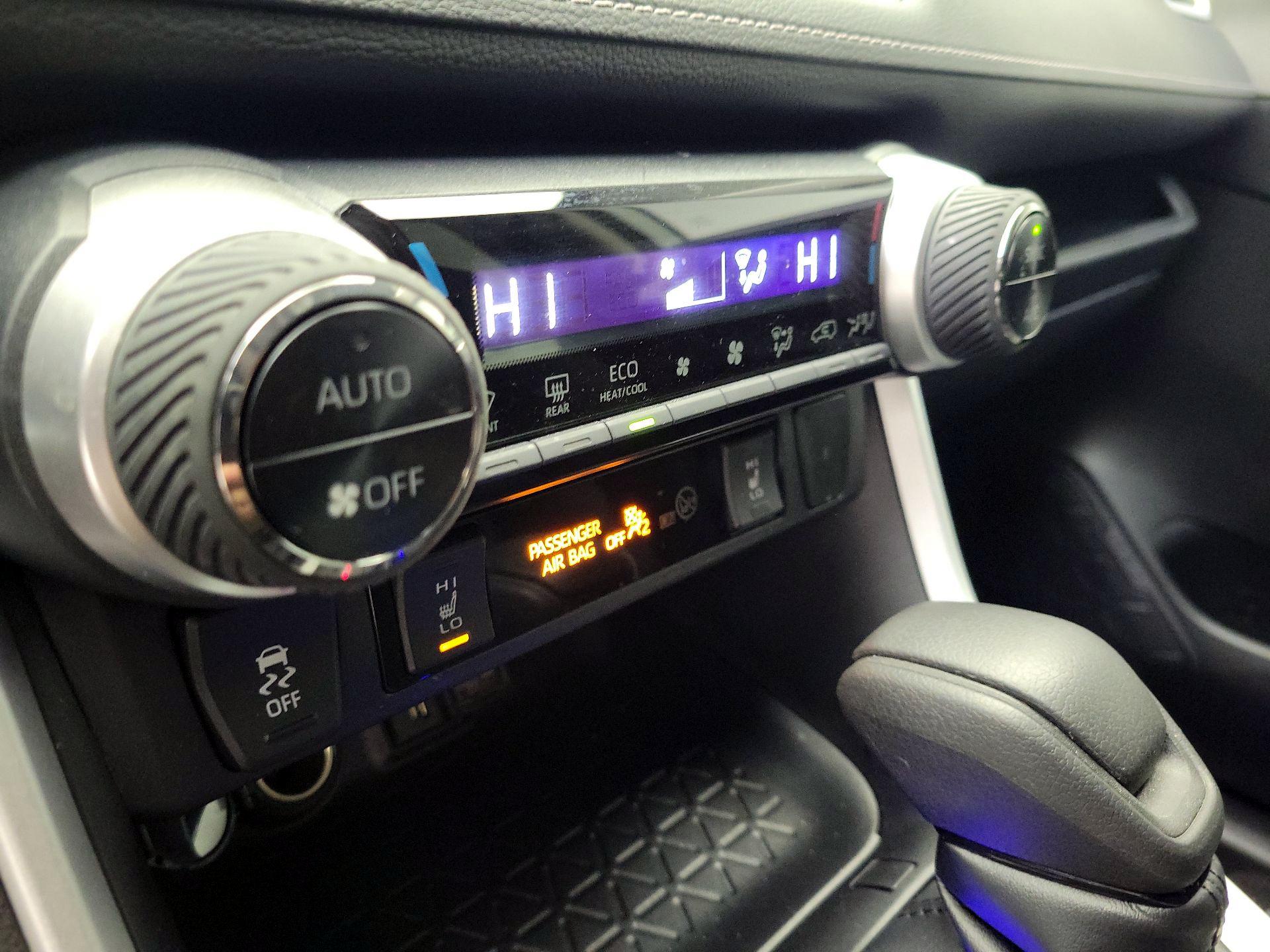 Thumbnail: 2020 Toyota RAV4 - 16