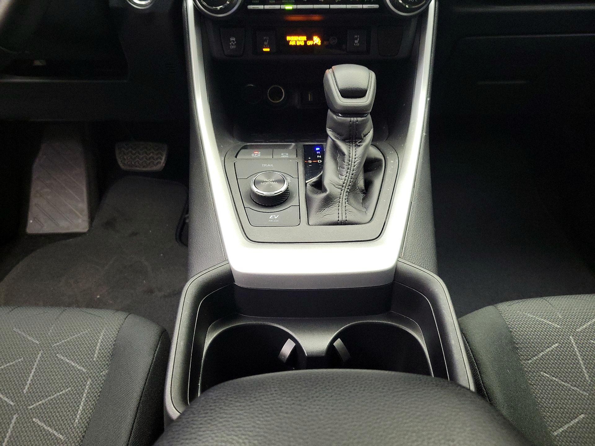 Thumbnail: 2020 Toyota RAV4 - 17