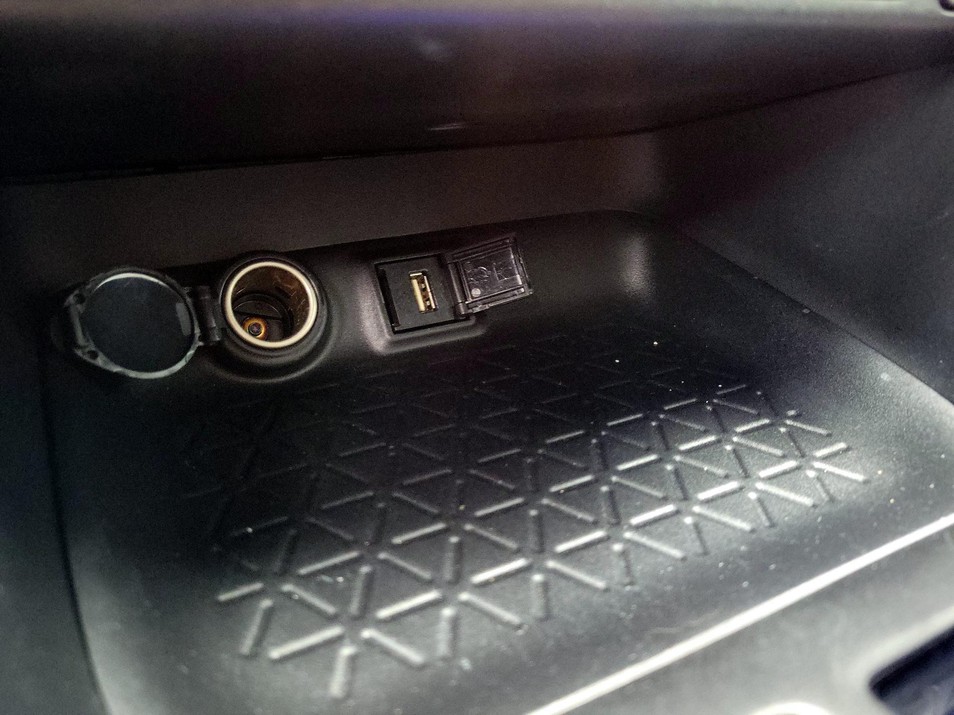 Thumbnail: 2020 Toyota RAV4 - 18