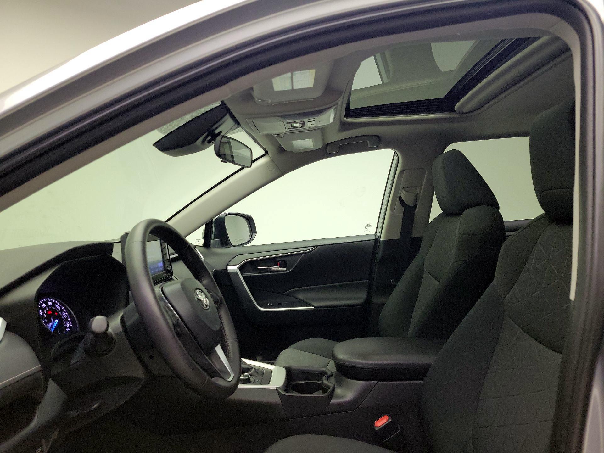 Thumbnail: 2020 Toyota RAV4 - 19