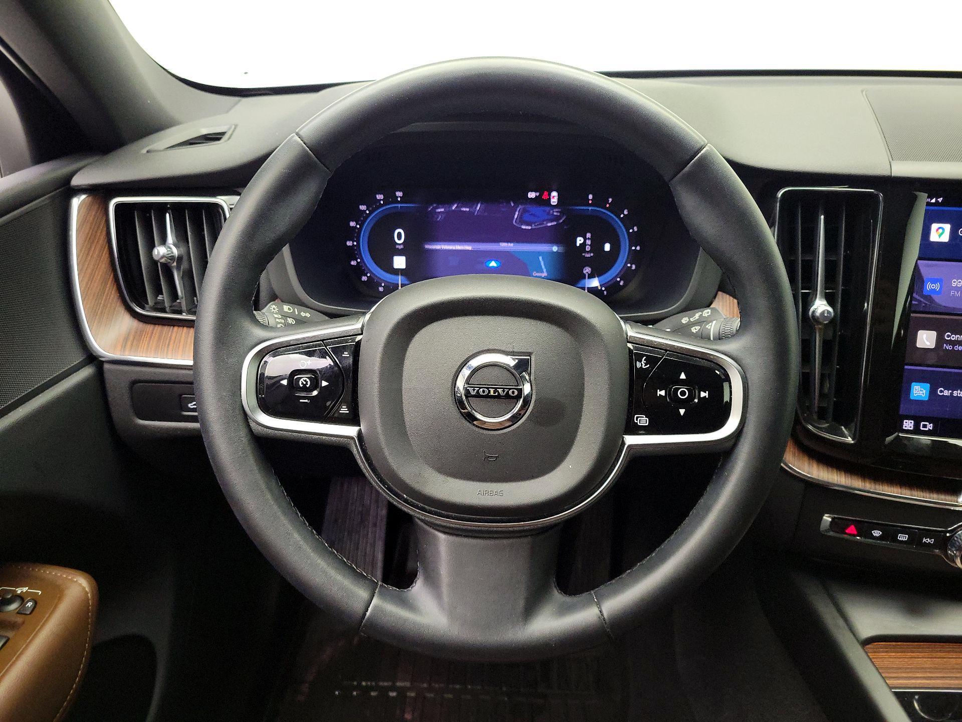 Thumbnail: 2023 Volvo XC60 - 10