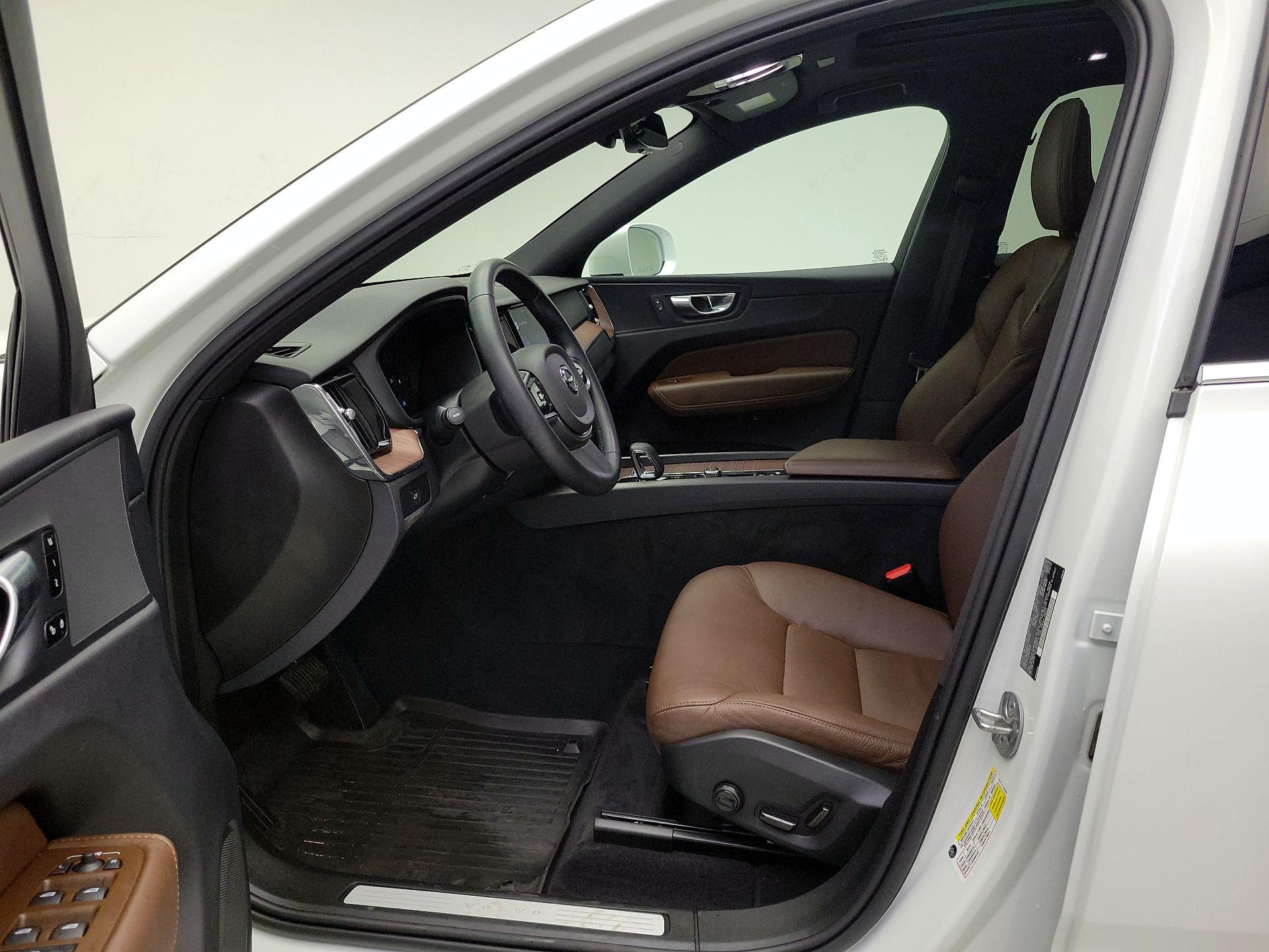 Thumbnail: 2023 Volvo XC60 - 11