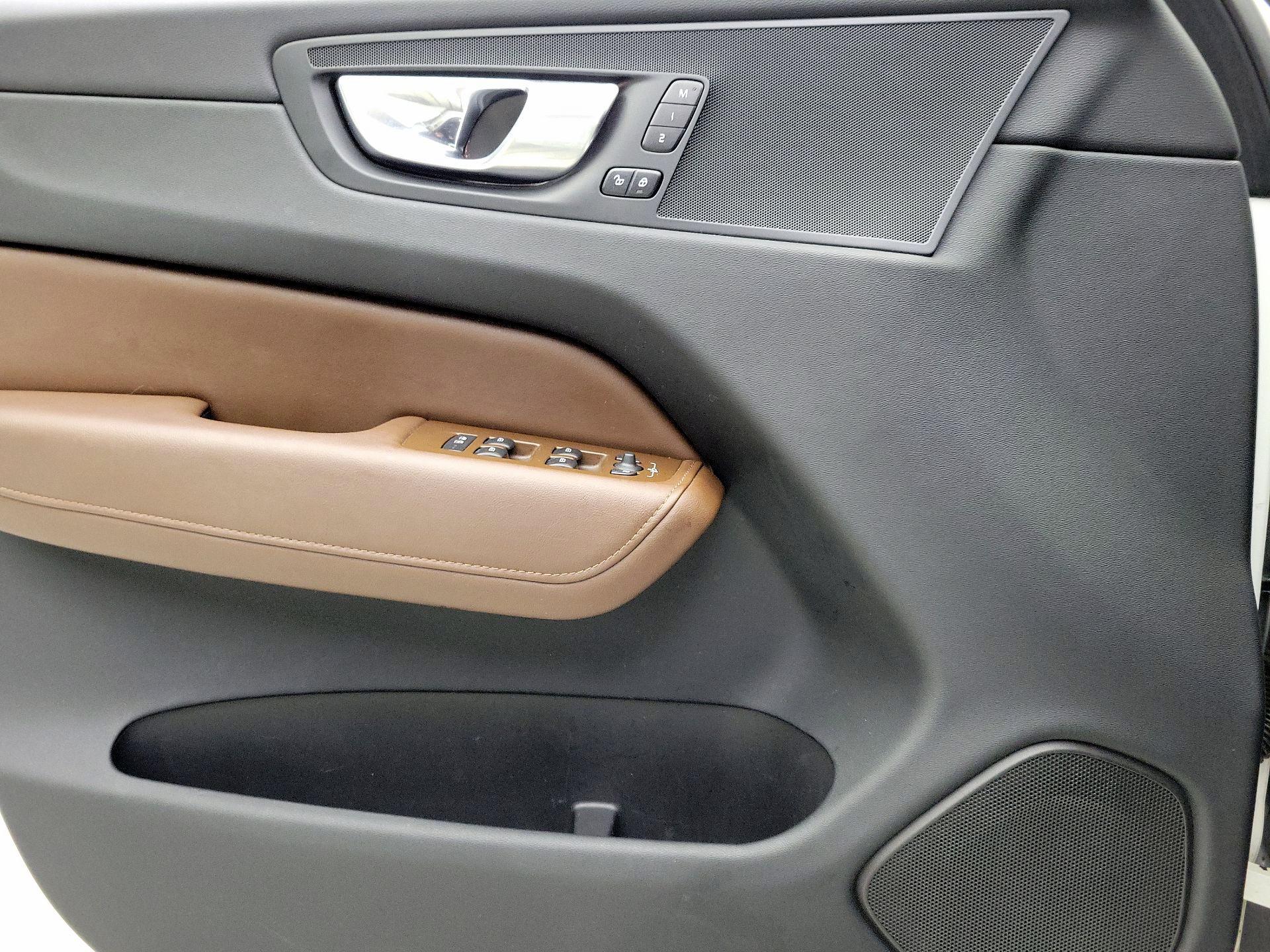 Thumbnail: 2023 Volvo XC60 - 12