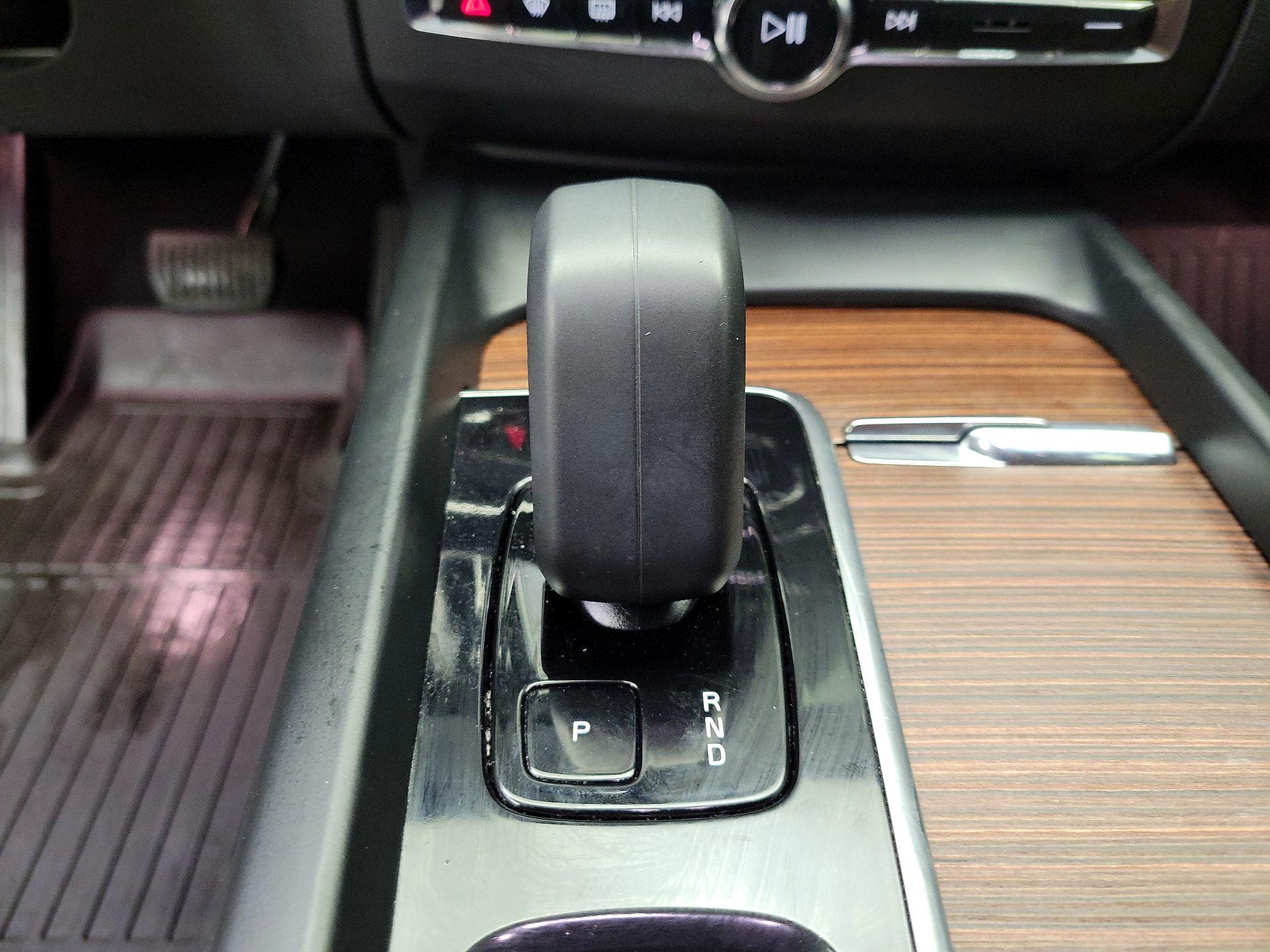 Thumbnail: 2023 Volvo XC60 - 16