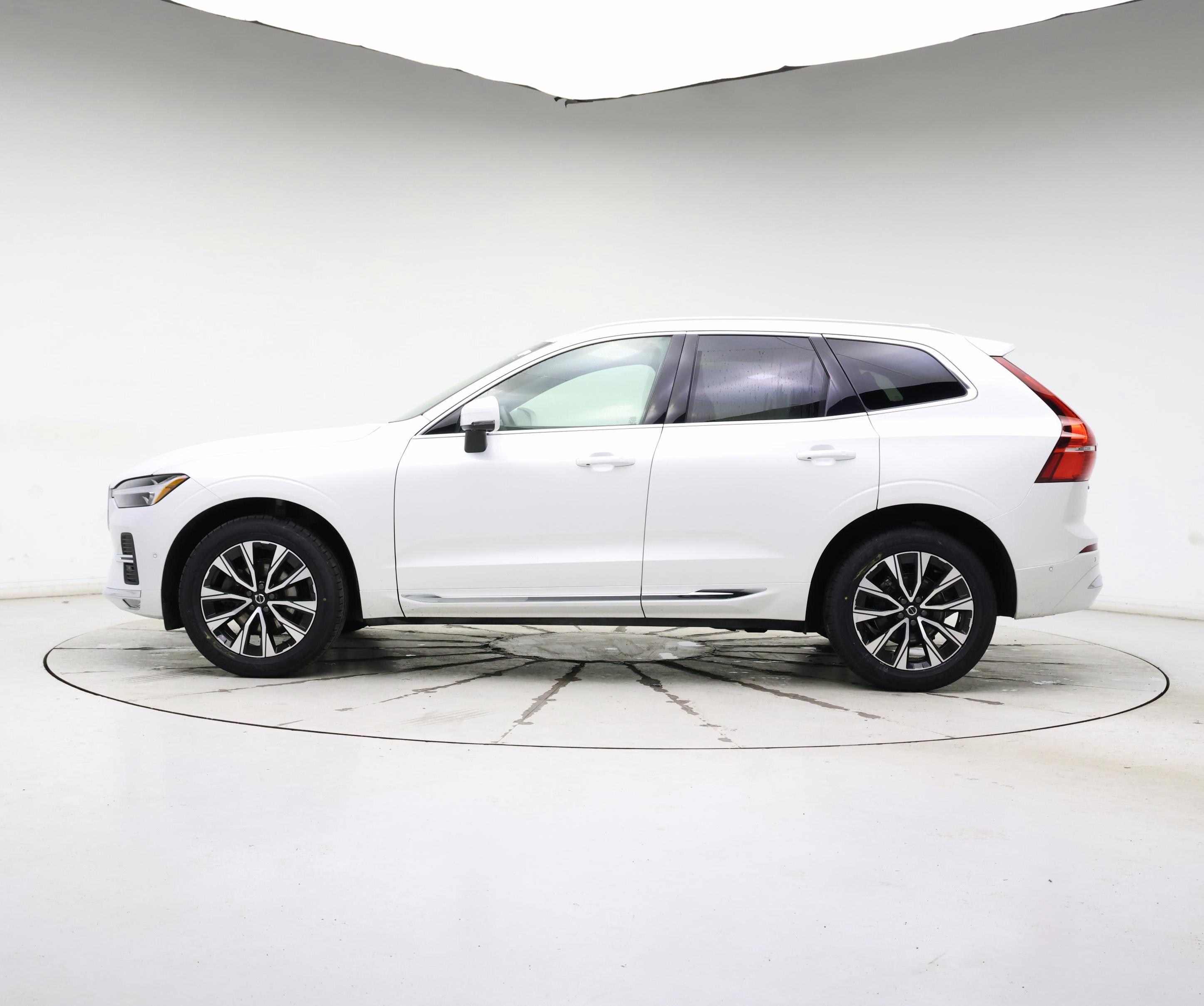 Thumbnail: 2023 Volvo XC60 - 3