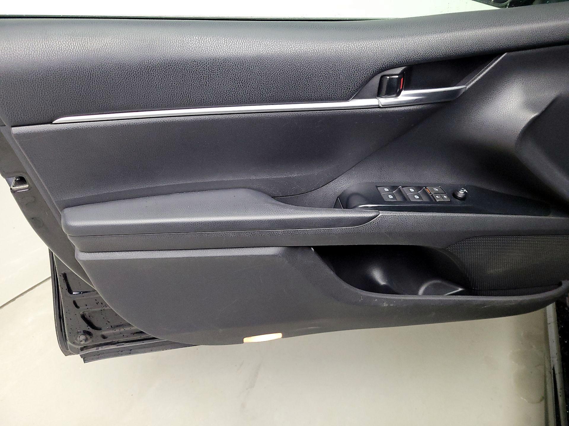 Thumbnail: 2019 Toyota Camry - 12