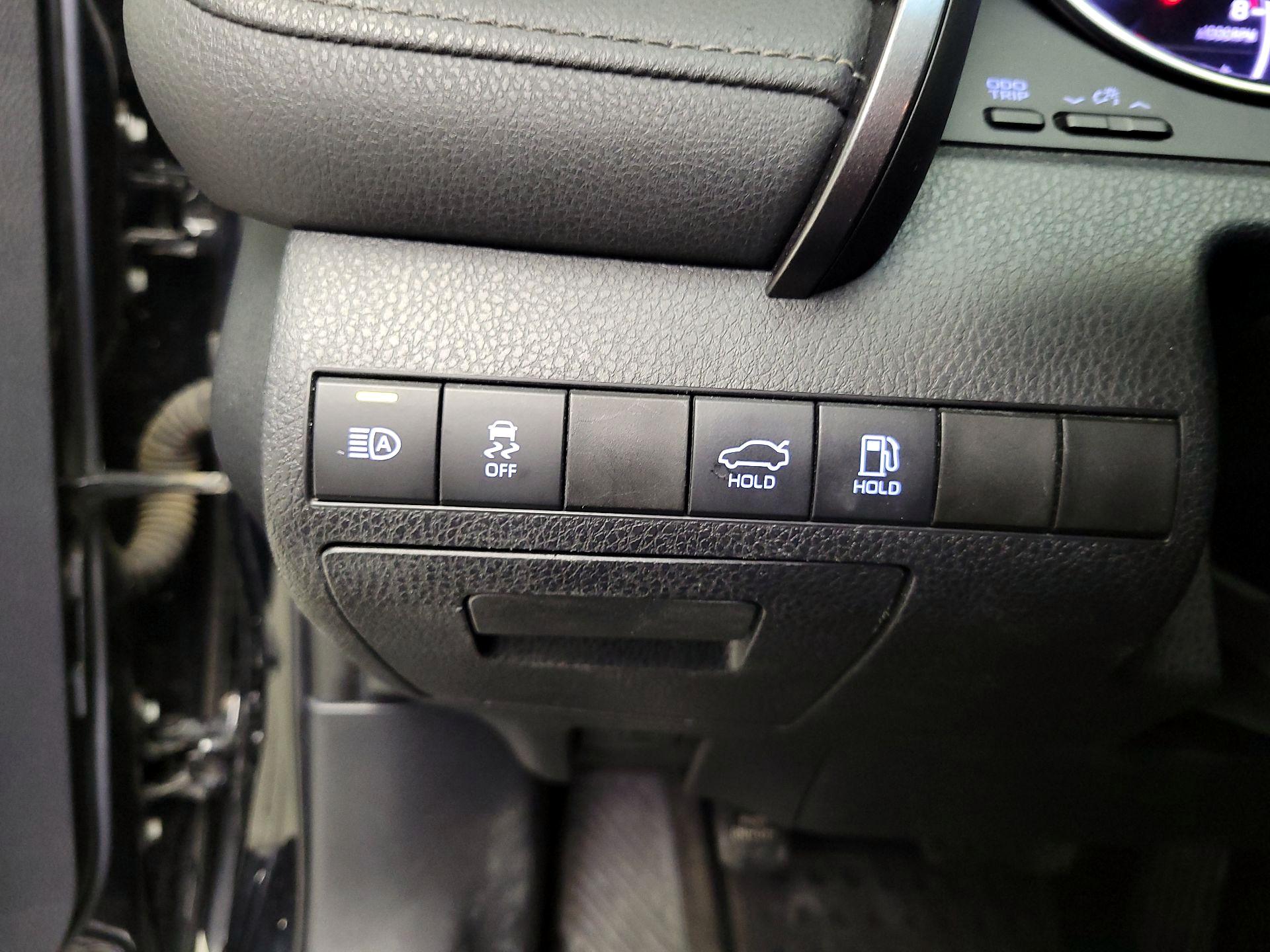 Thumbnail: 2019 Toyota Camry - 13