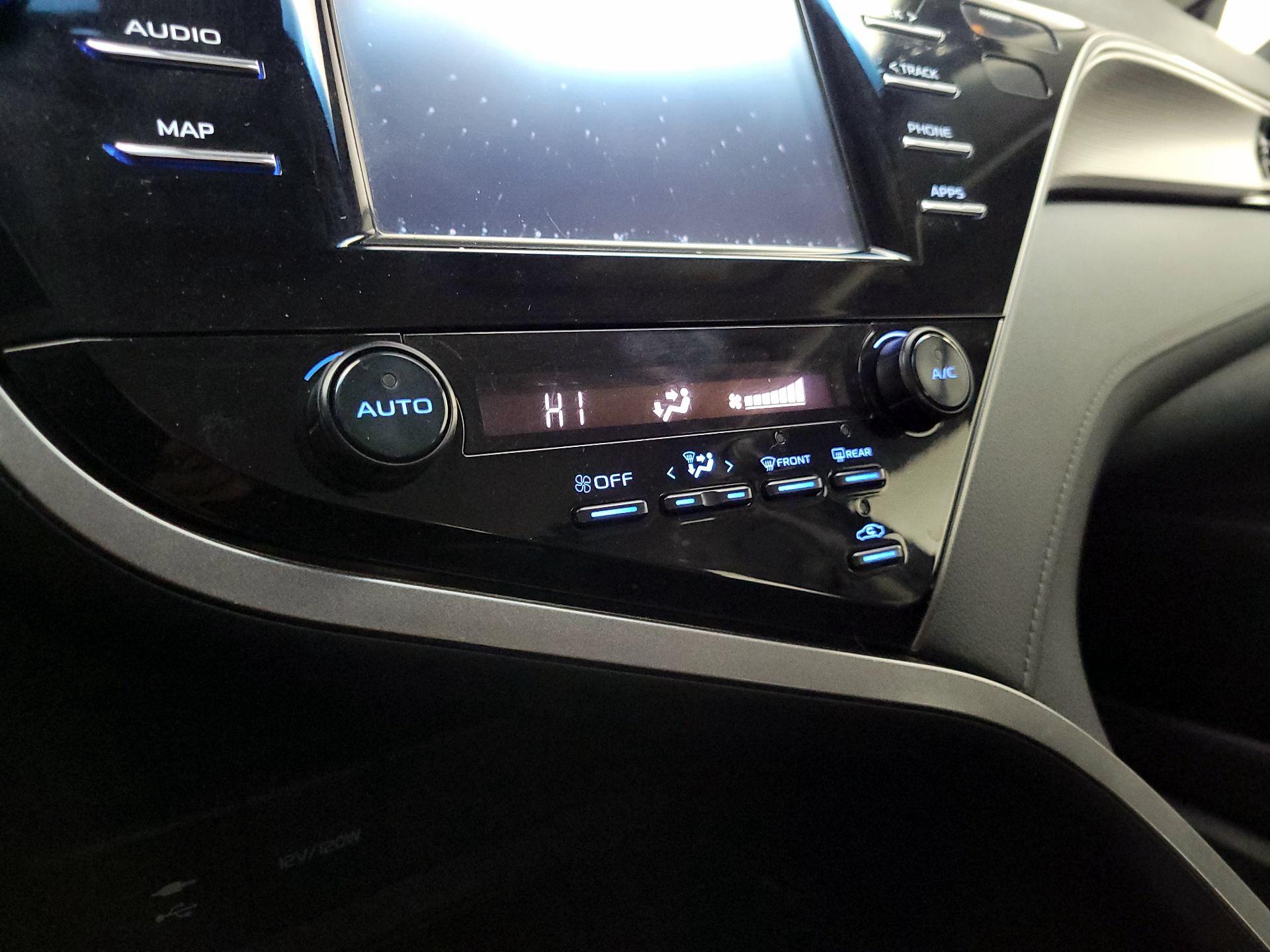 Thumbnail: 2019 Toyota Camry - 16