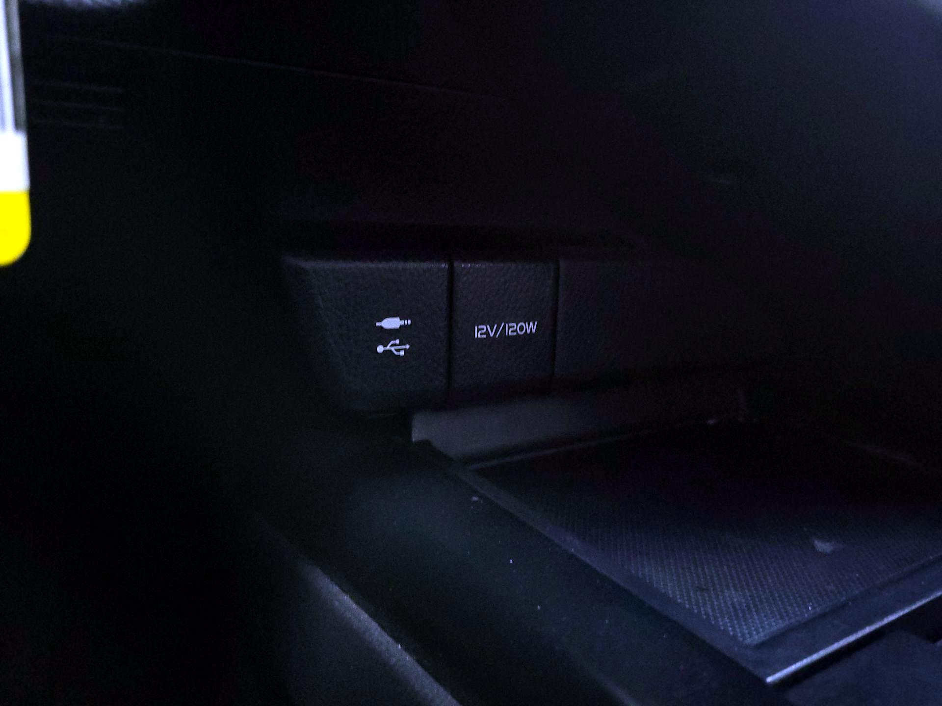 Thumbnail: 2019 Toyota Camry - 18