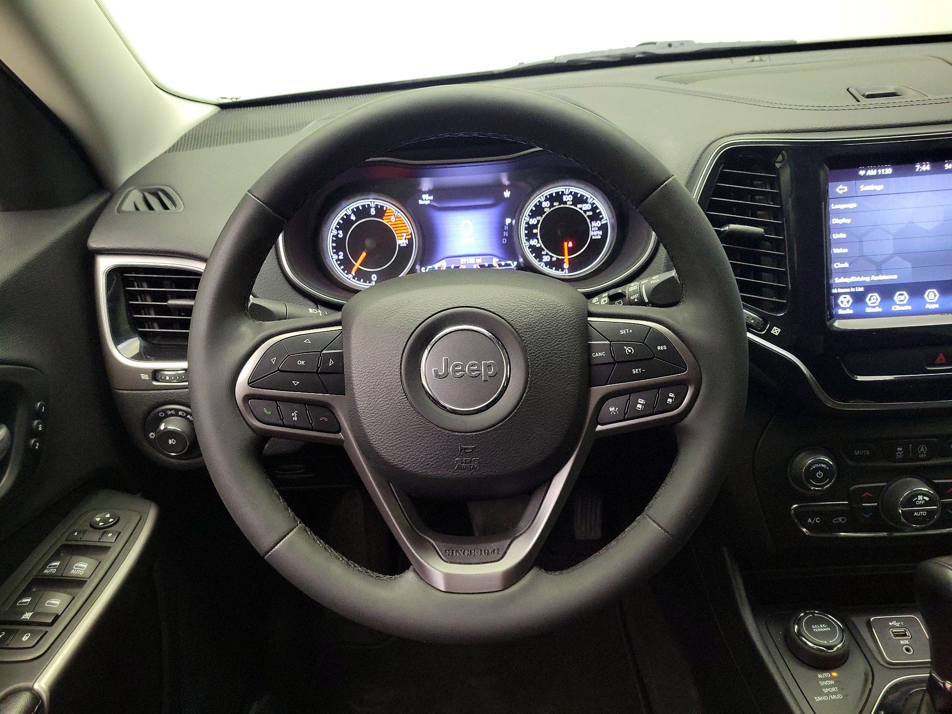 Thumbnail: 2022 Jeep Cherokee - 10