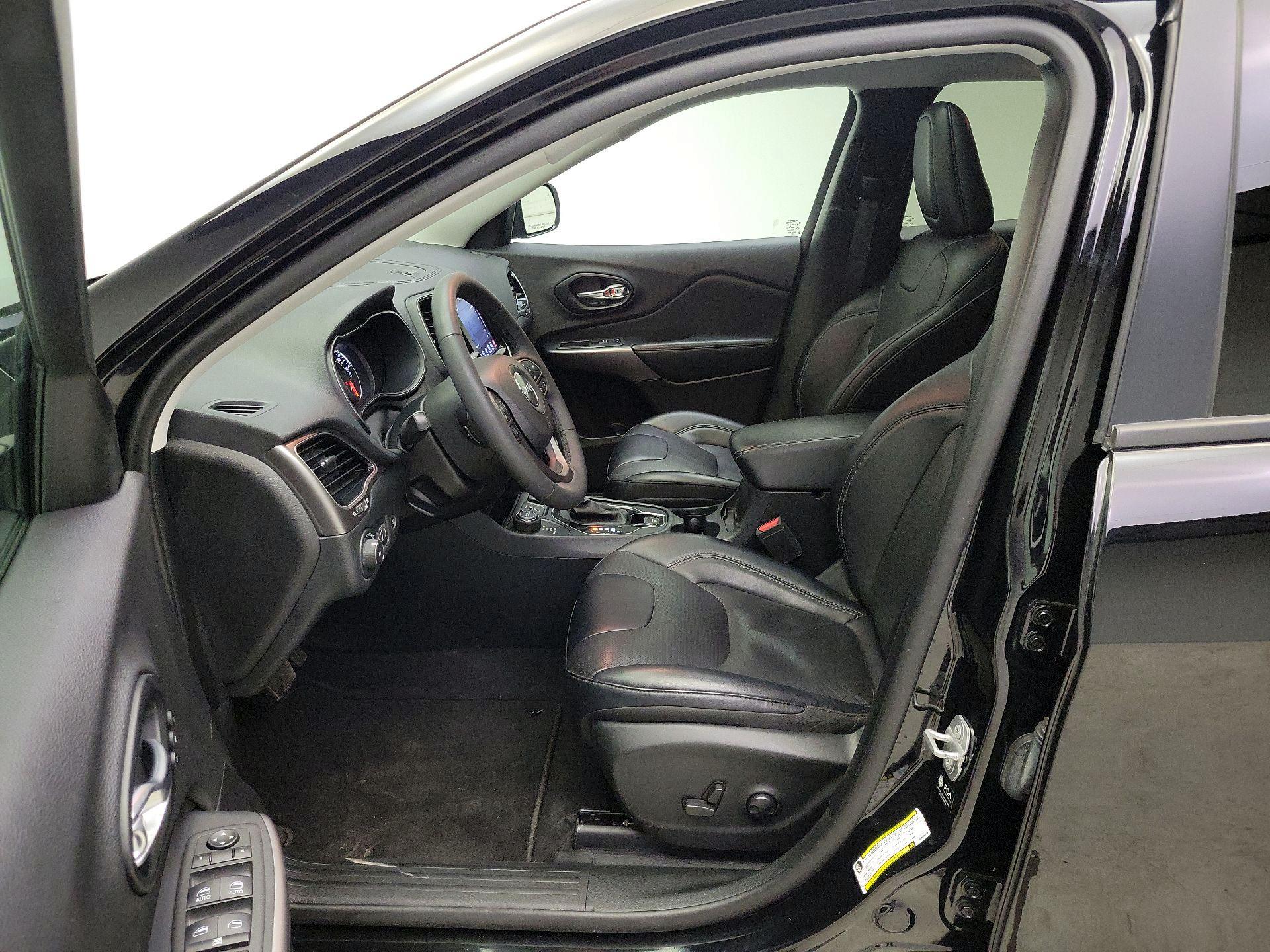 Thumbnail: 2022 Jeep Cherokee - 11