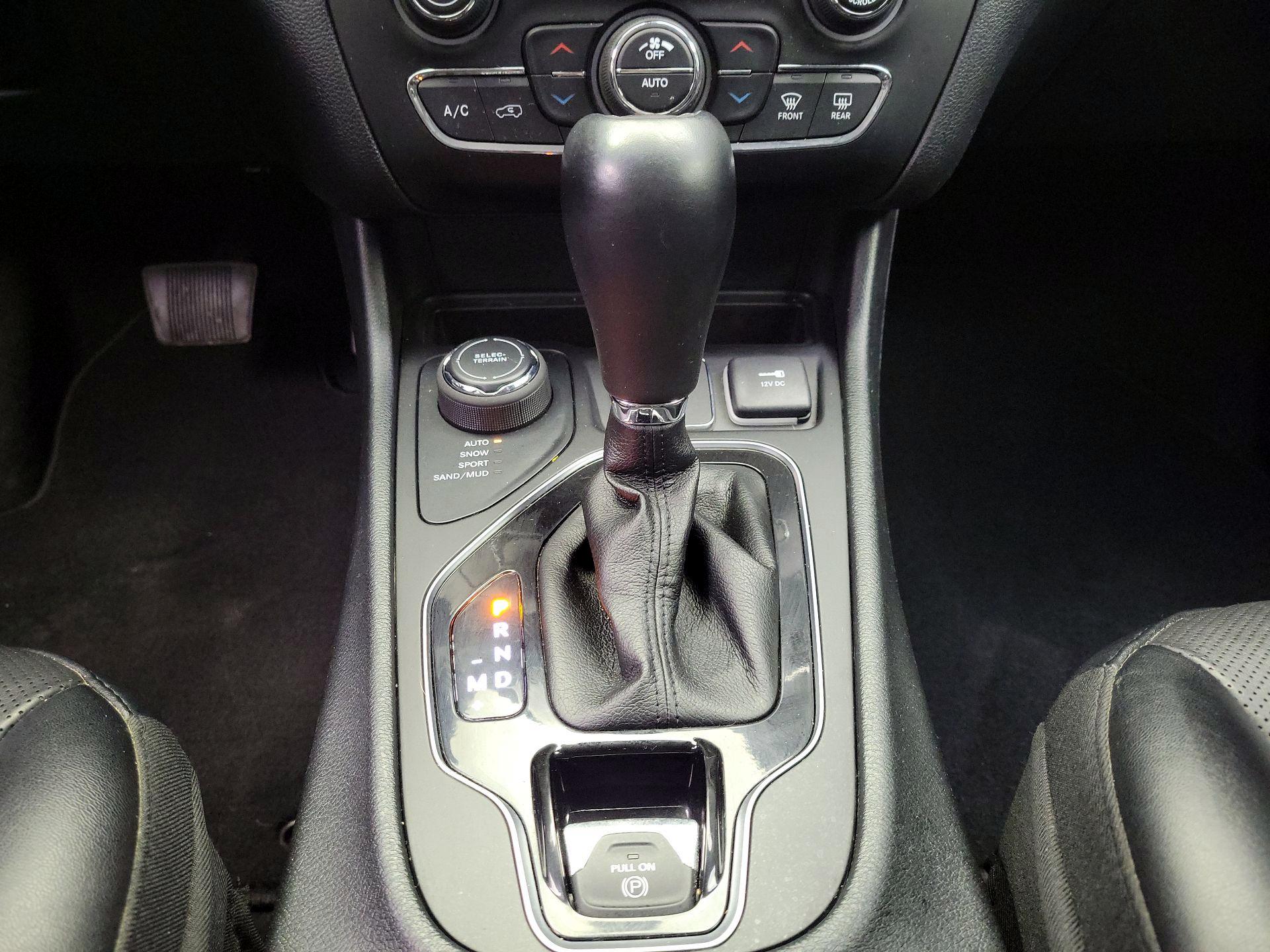 Thumbnail: 2022 Jeep Cherokee - 17