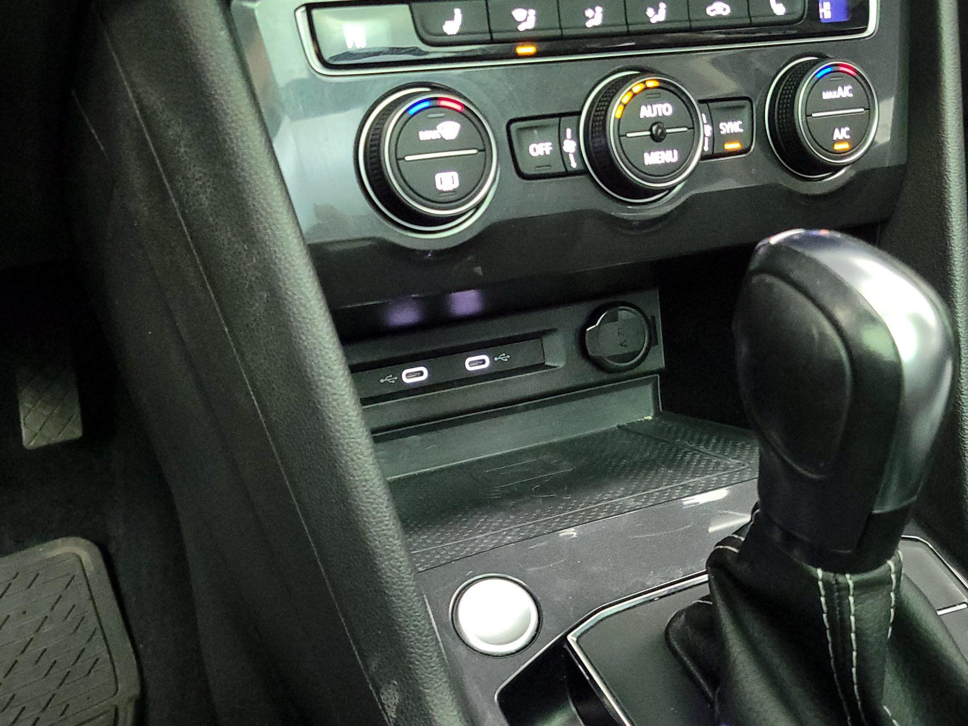 Thumbnail: 2021 Volkswagen Tiguan - 18