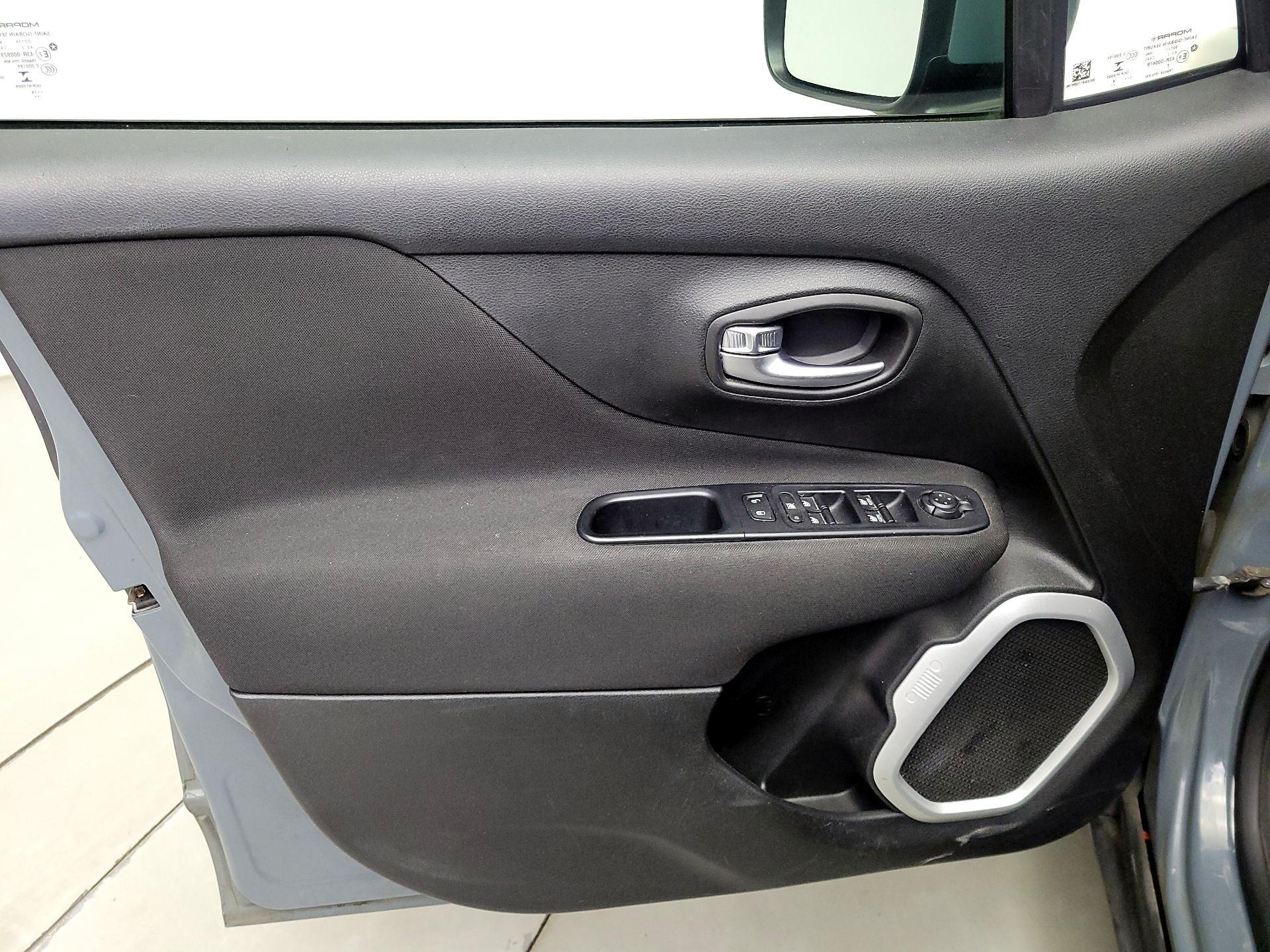 Thumbnail: 2018 Jeep Renegade - 12