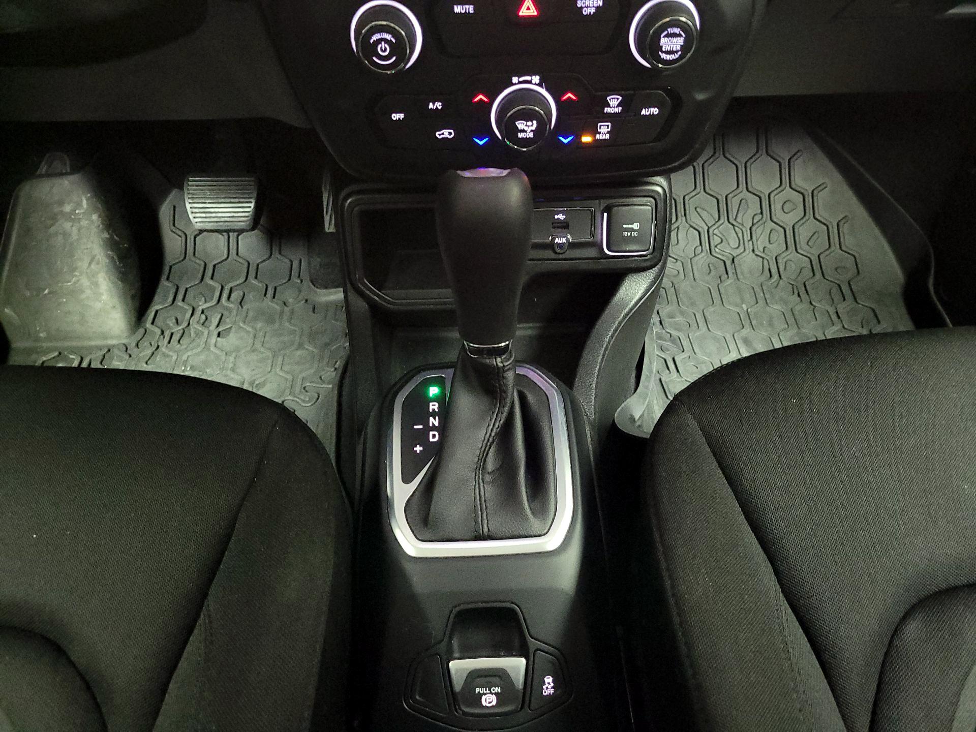 Thumbnail: 2018 Jeep Renegade - 17