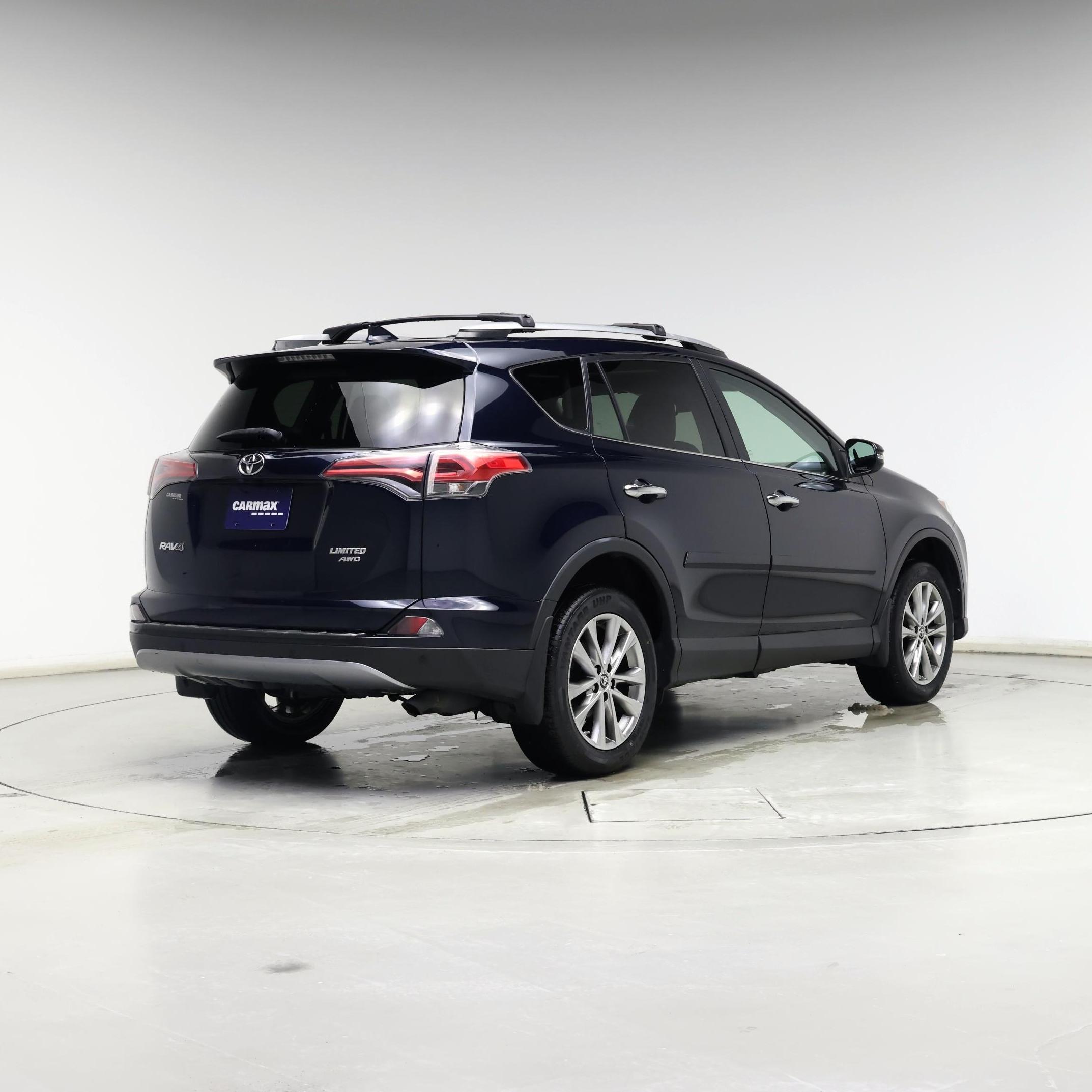 Thumbnail: 2017 Toyota RAV4 - 8