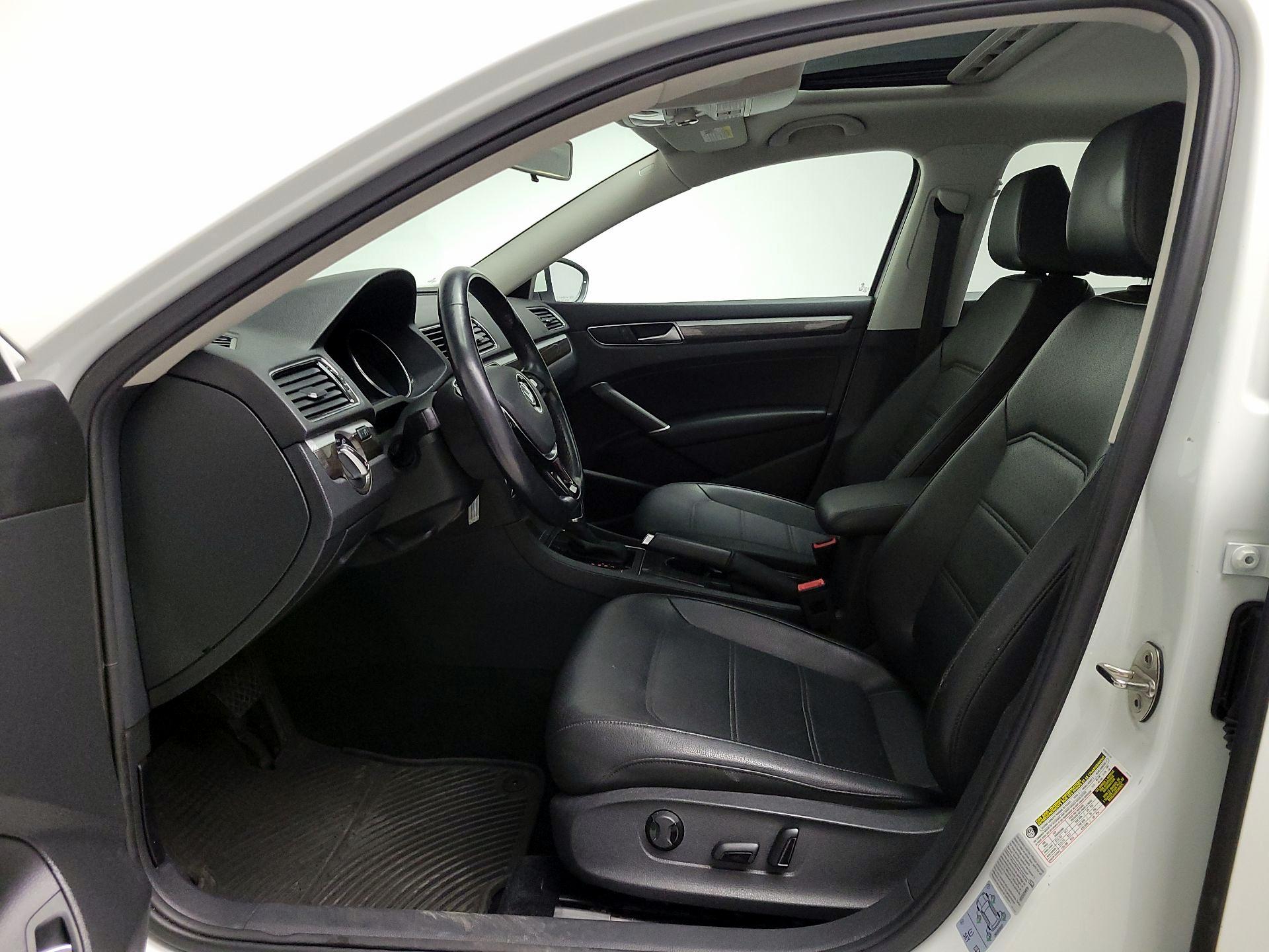 Thumbnail: 2016 Volkswagen Passat - 11