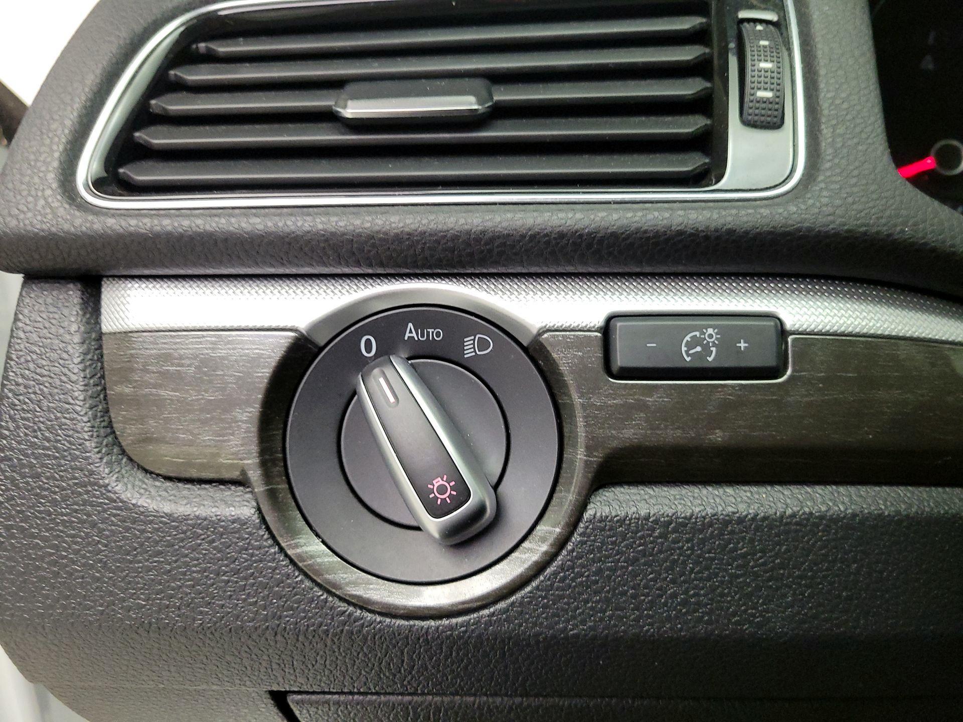 Thumbnail: 2016 Volkswagen Passat - 13