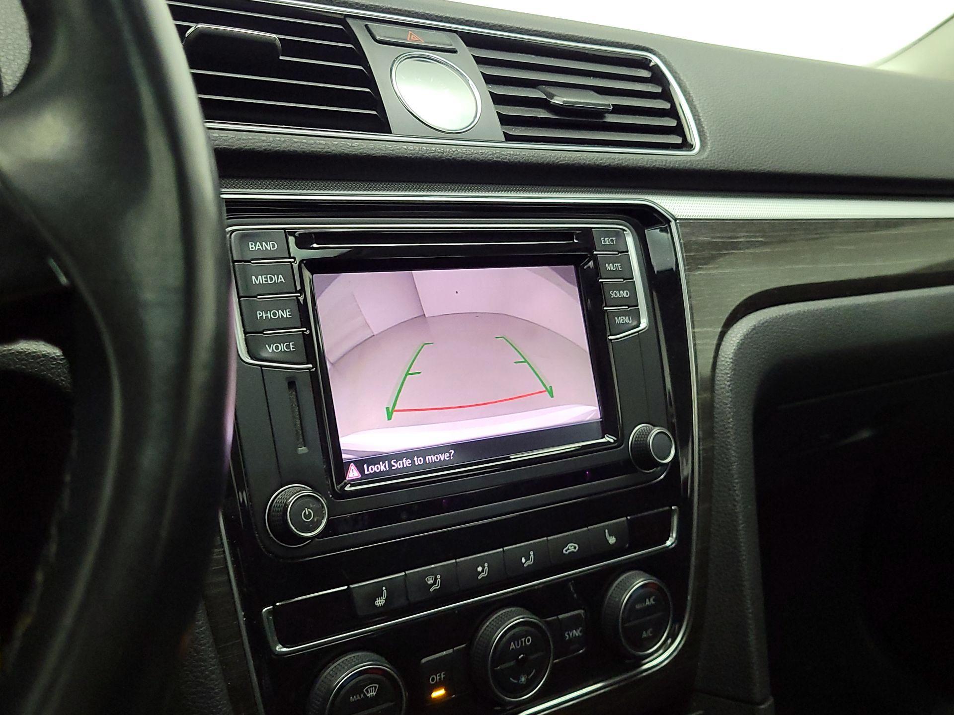 Thumbnail: 2016 Volkswagen Passat - 14