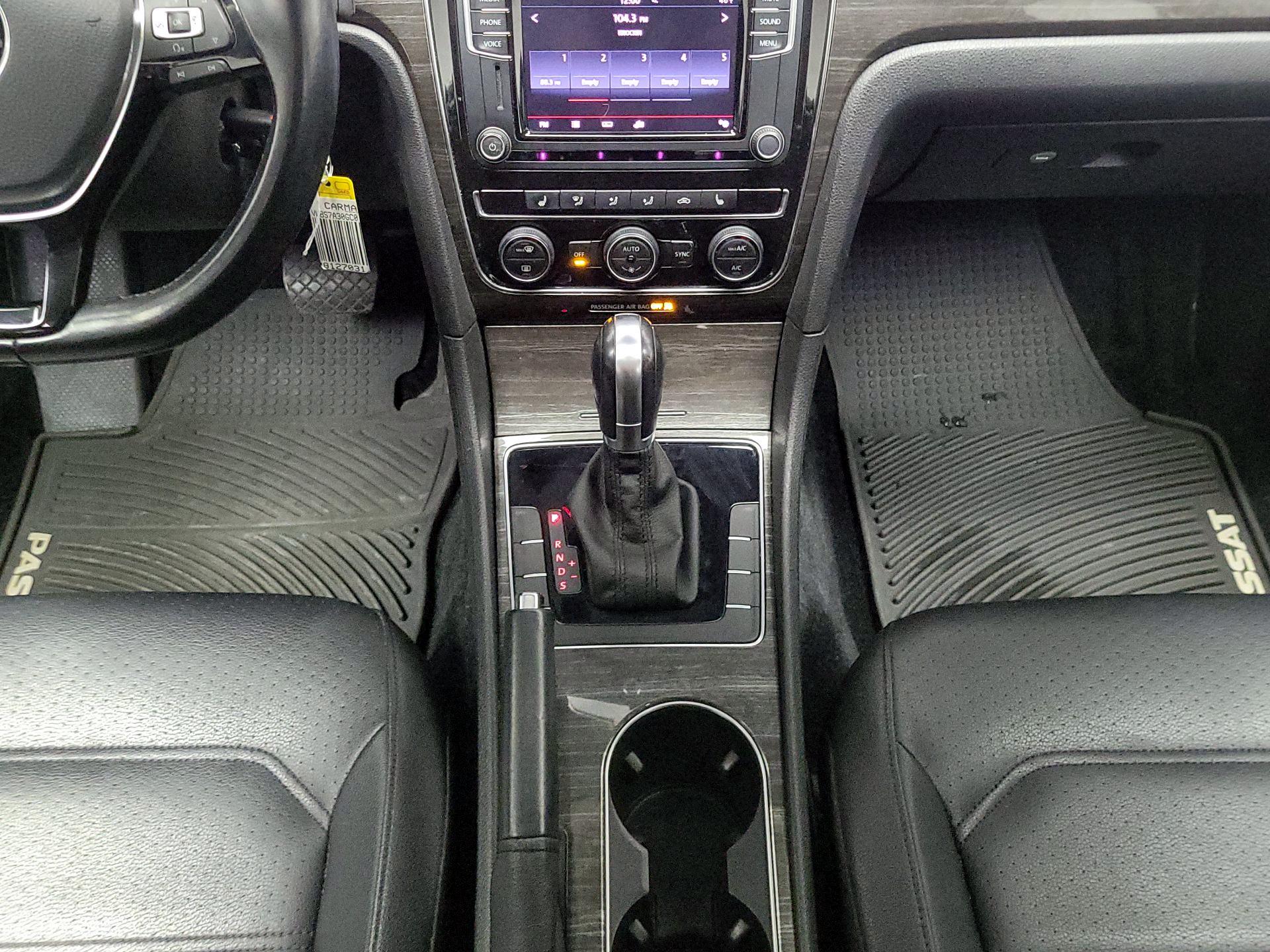 Thumbnail: 2016 Volkswagen Passat - 17