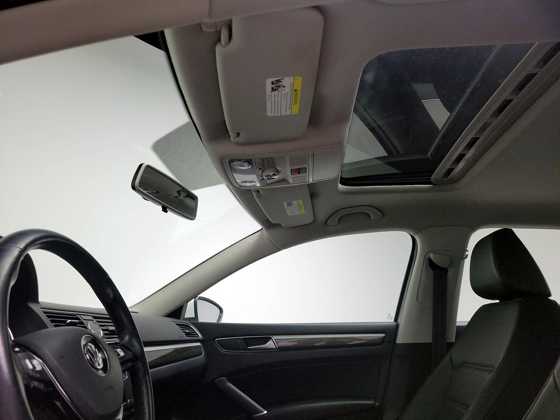 Thumbnail: 2016 Volkswagen Passat - 19