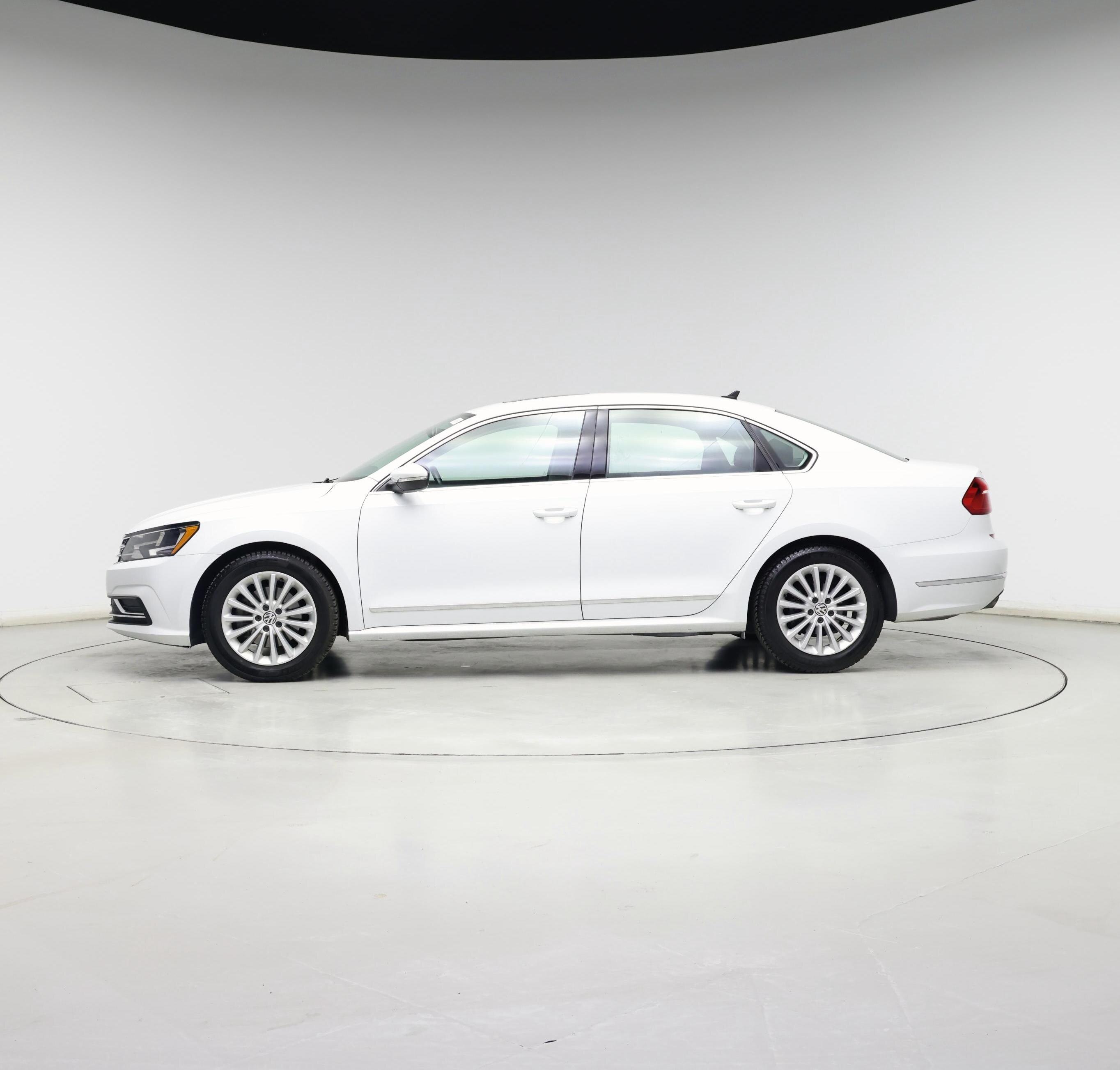 Thumbnail: 2016 Volkswagen Passat - 3