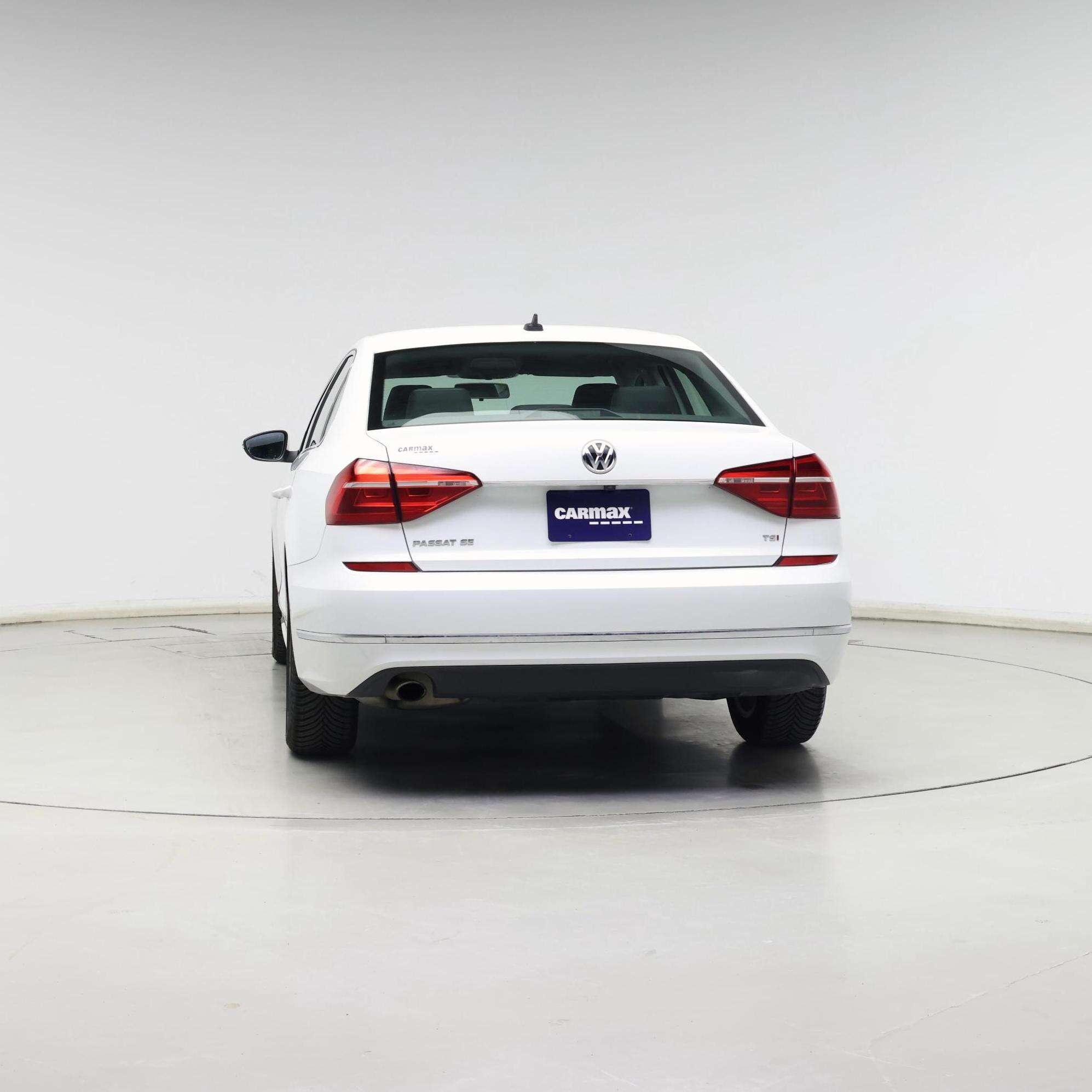 Thumbnail: 2016 Volkswagen Passat - 6