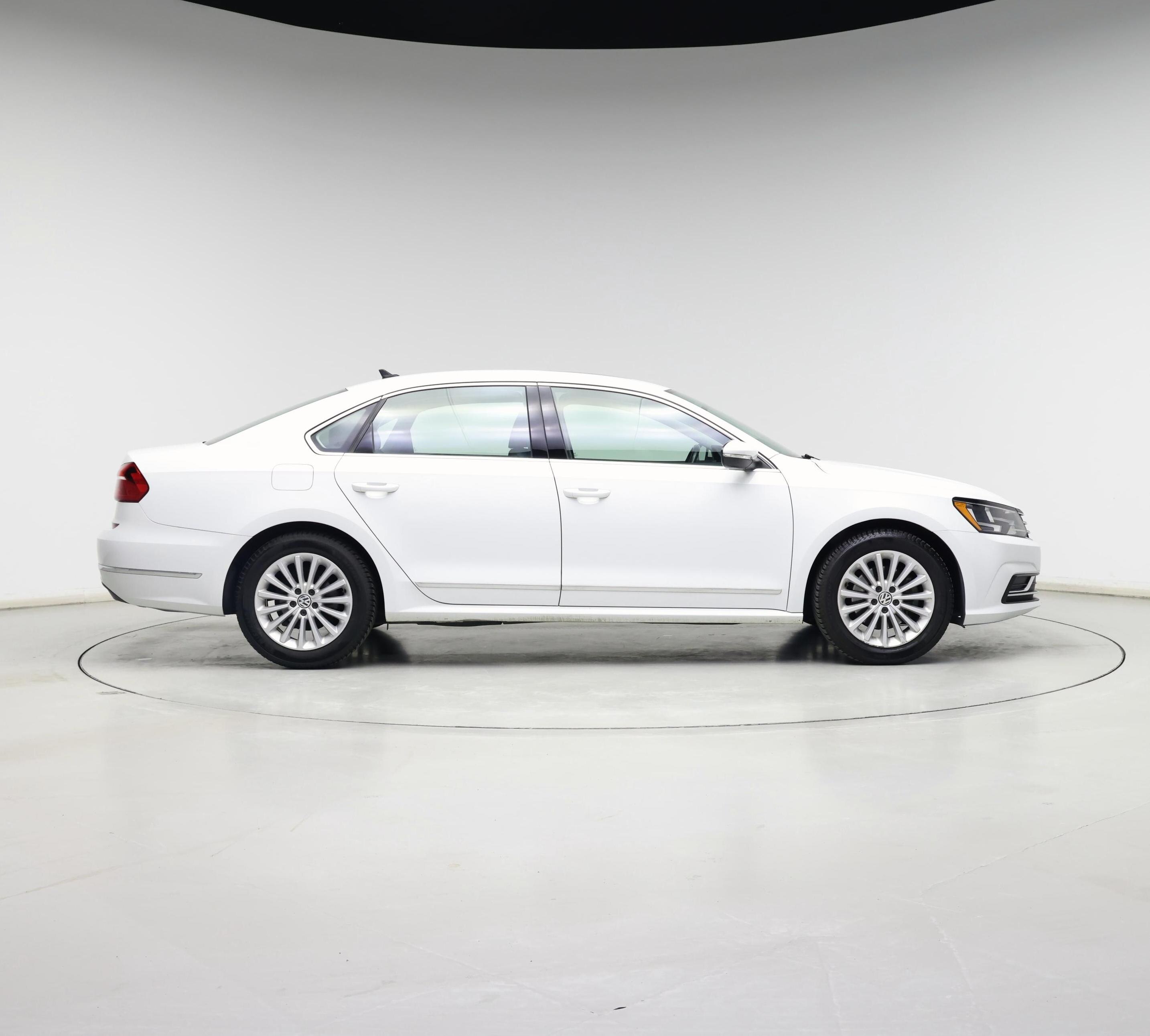 Thumbnail: 2016 Volkswagen Passat - 7