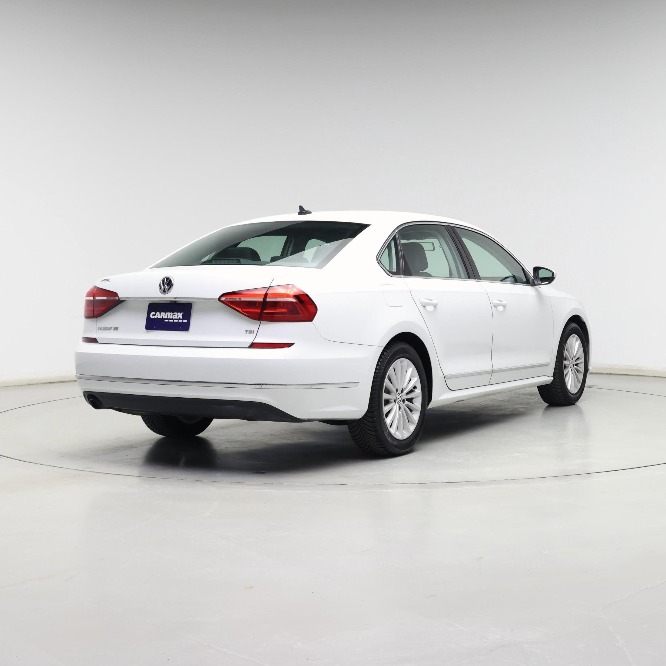 Thumbnail: 2016 Volkswagen Passat - 8