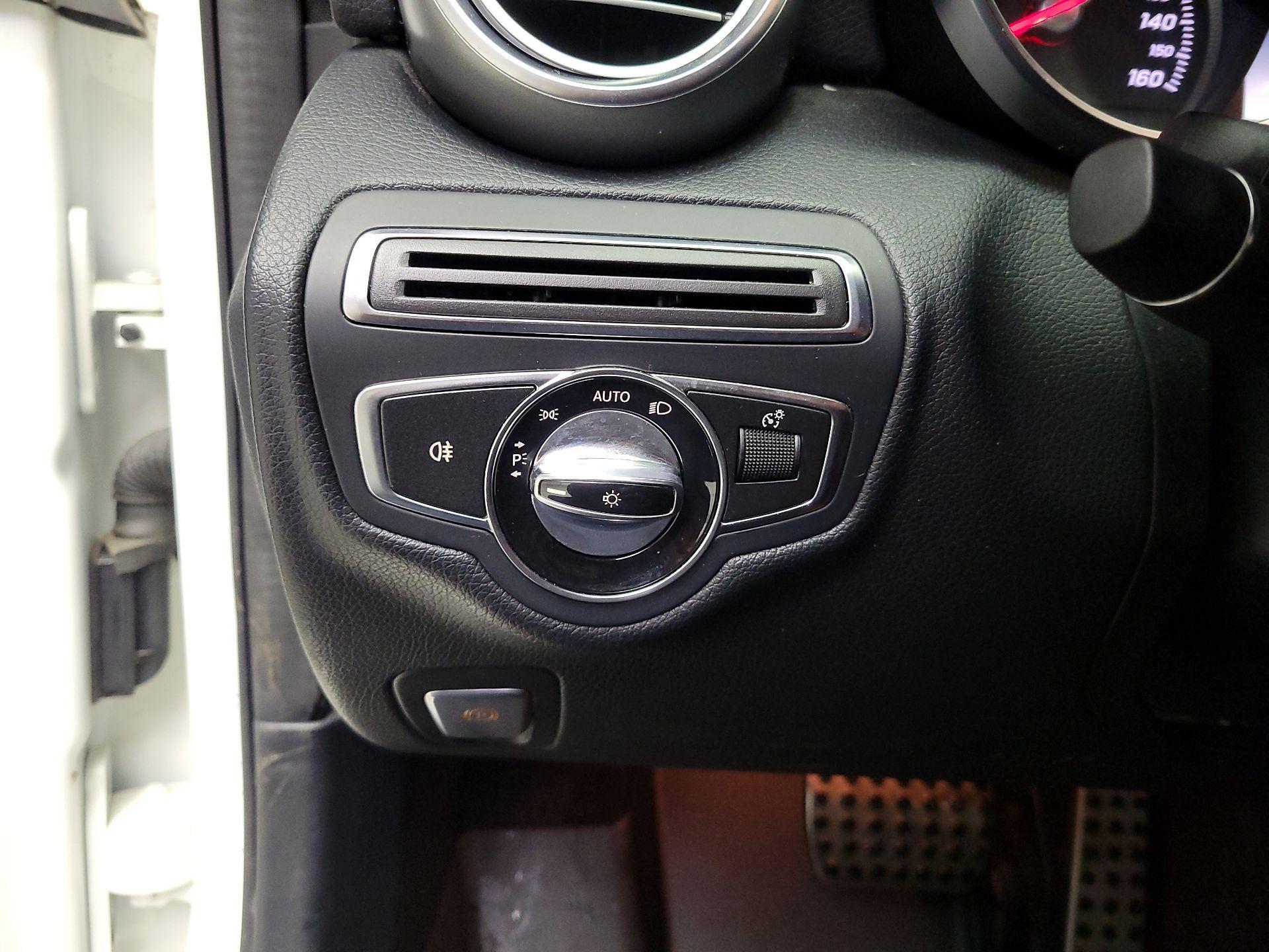 Thumbnail: 2015 Mercedes-Benz C-Class - 13