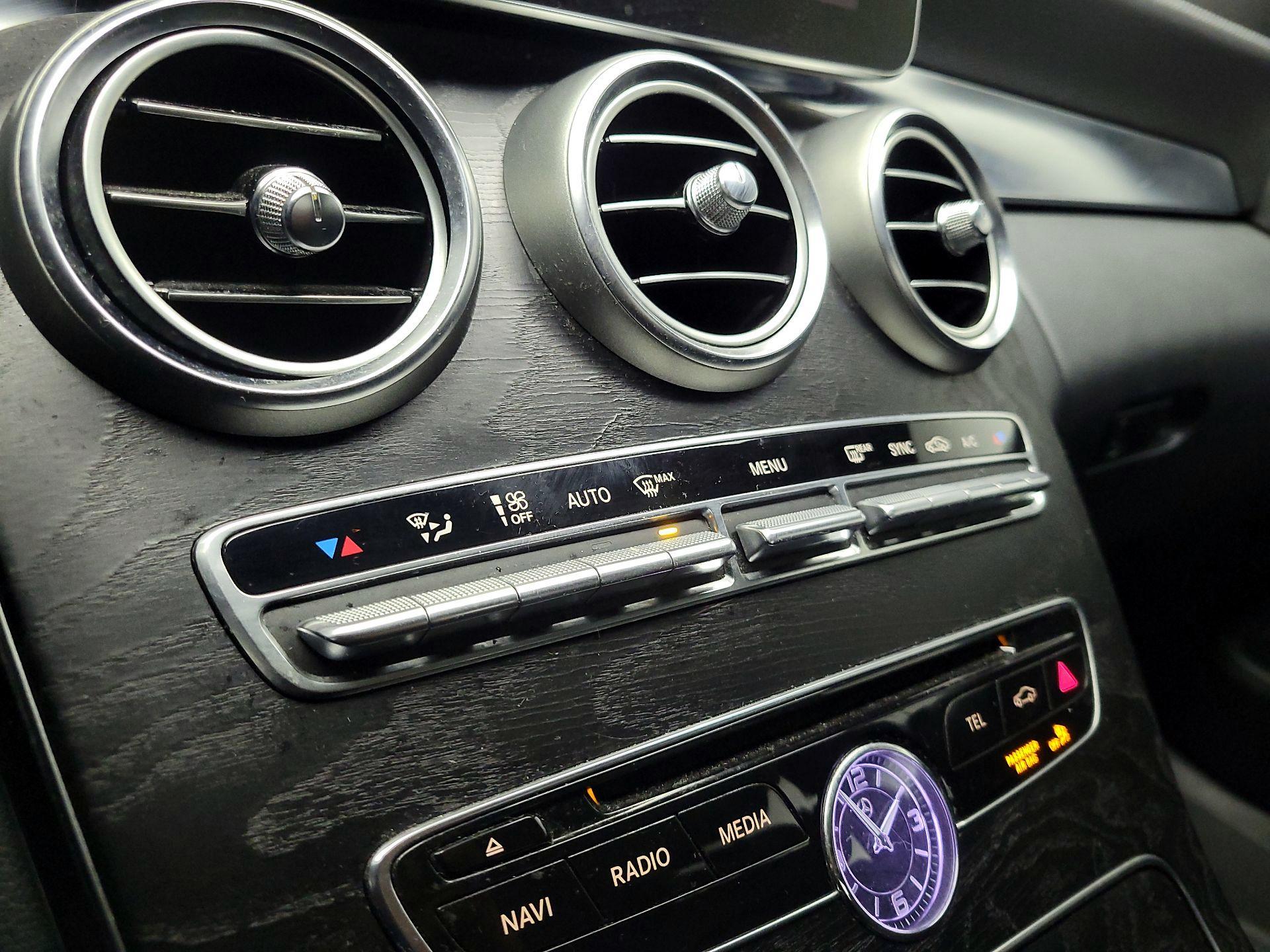 Thumbnail: 2015 Mercedes-Benz C-Class - 17