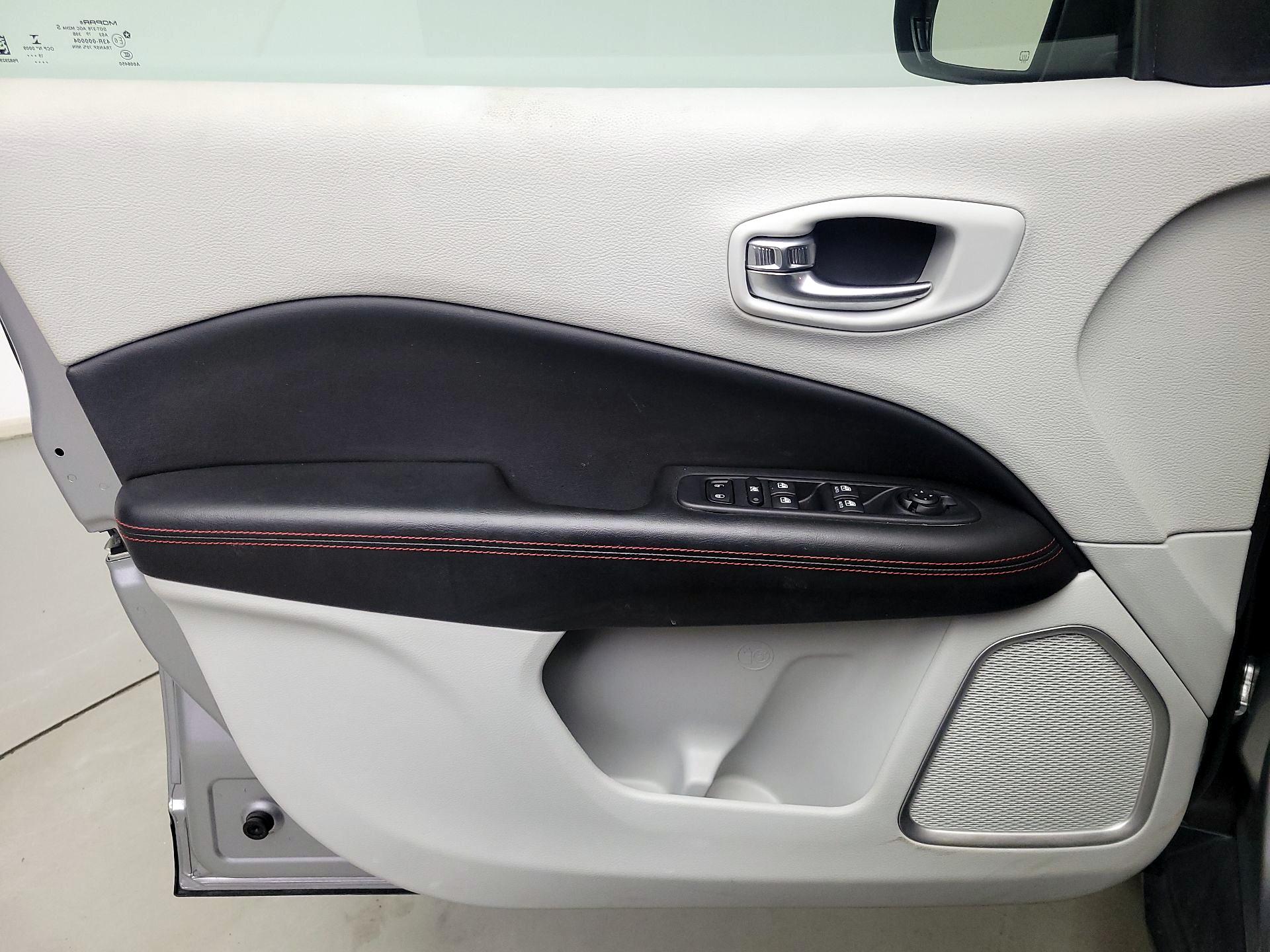 Thumbnail: 2020 Jeep Compass - 12