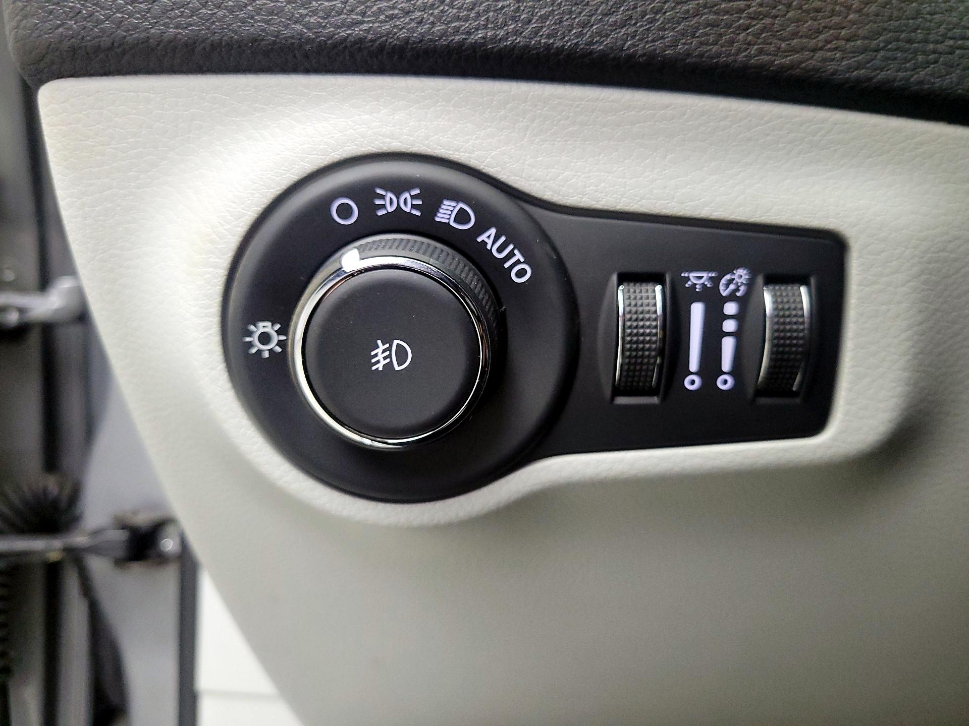 Thumbnail: 2020 Jeep Compass - 13