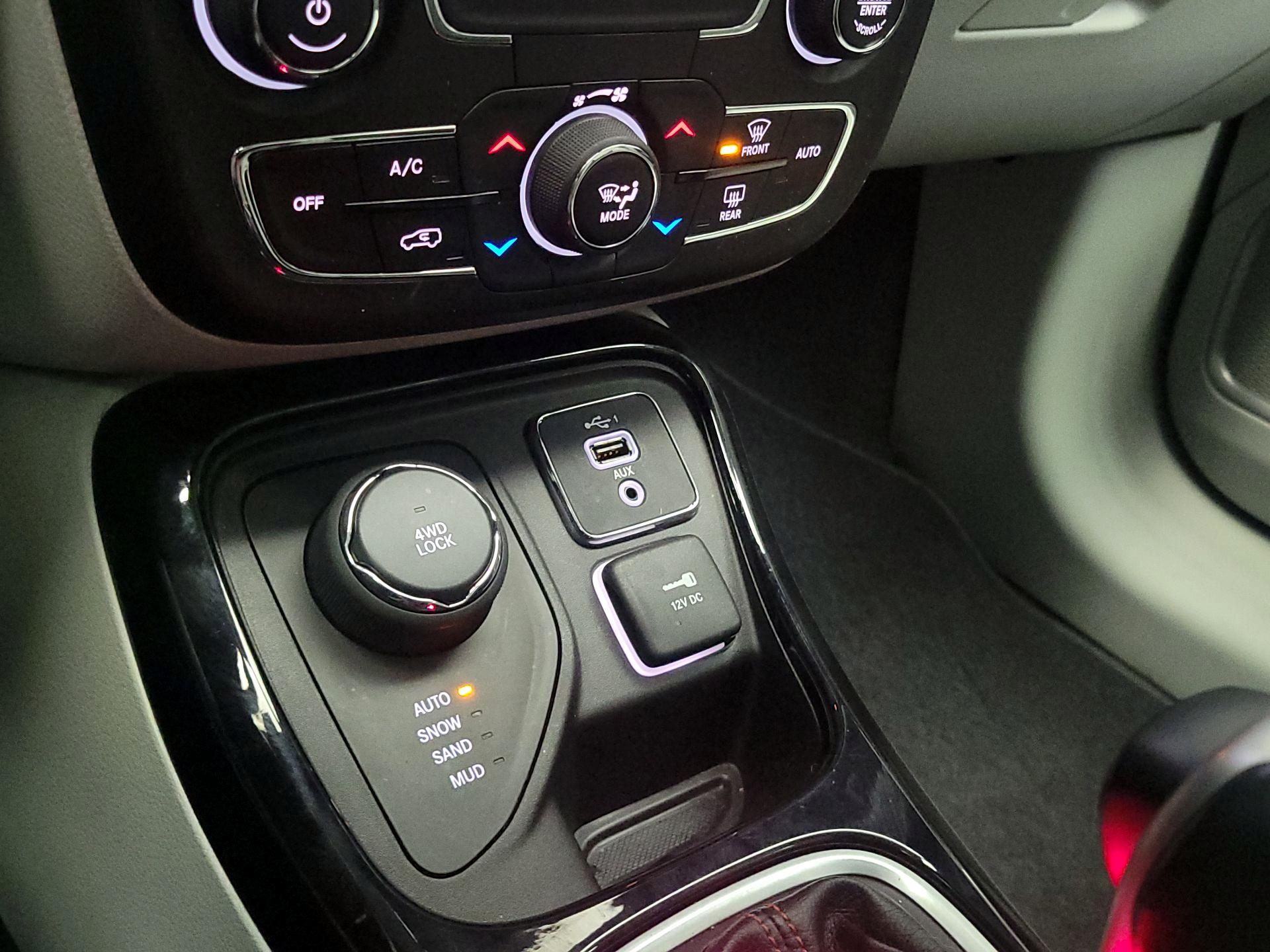 Thumbnail: 2020 Jeep Compass - 18