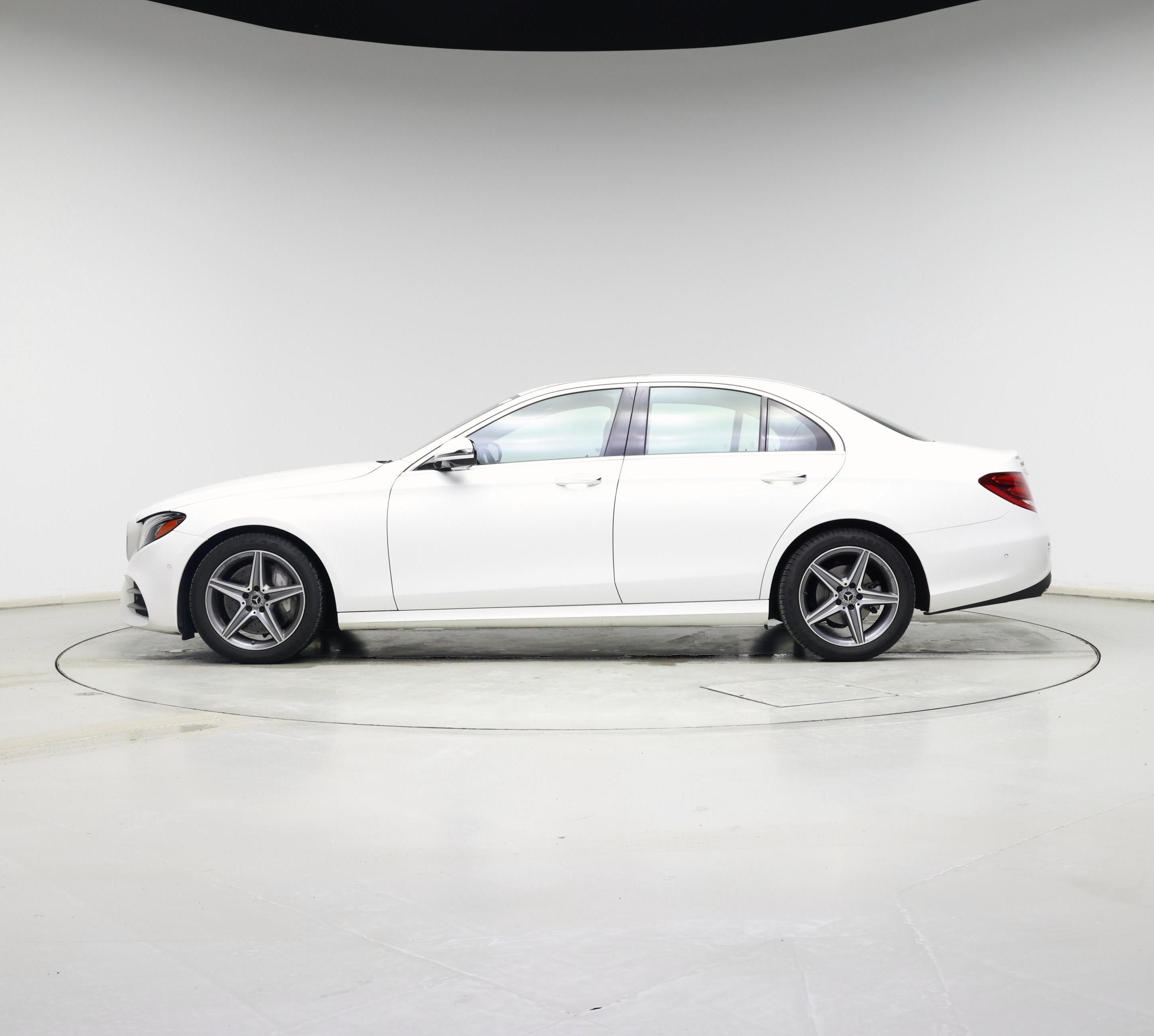 Thumbnail: 2020 Mercedes-Benz E-Class - 3