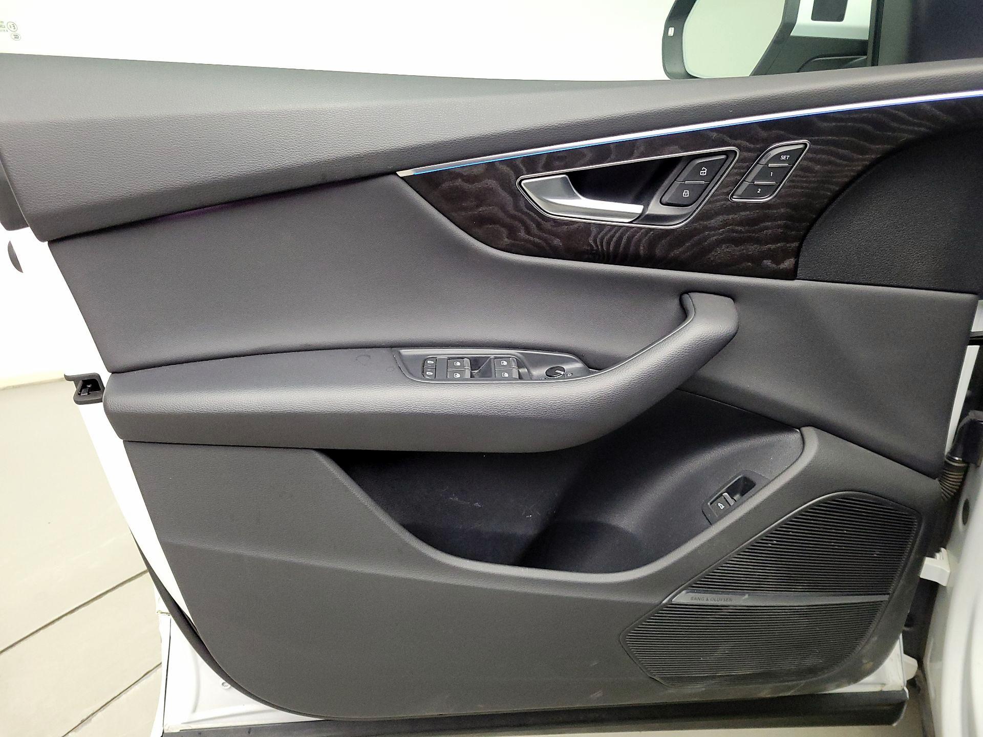 Thumbnail: 2021 Audi Q8 - 12