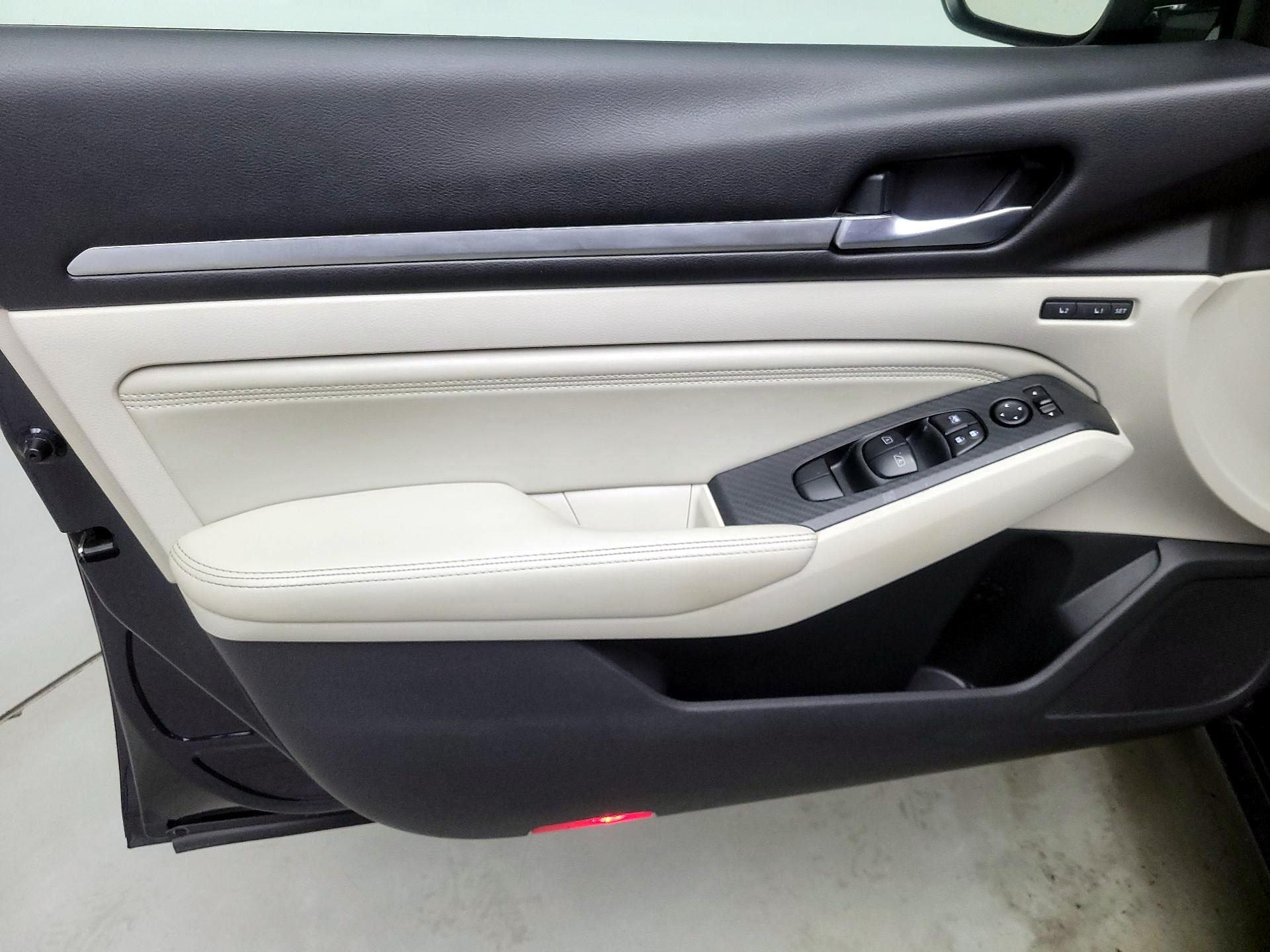 Thumbnail: 2019 Nissan Altima - 12