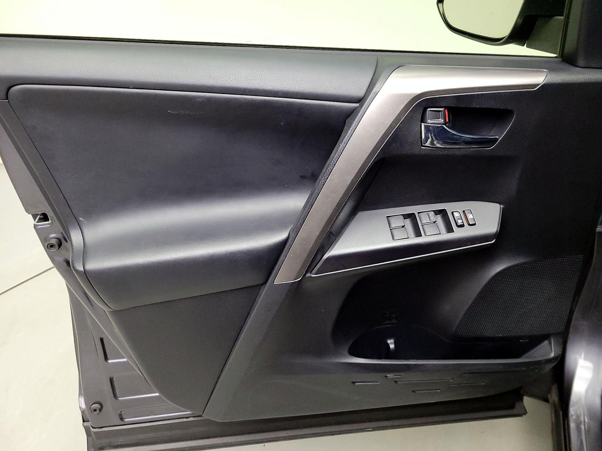 Thumbnail: 2017 Toyota RAV4 - 12