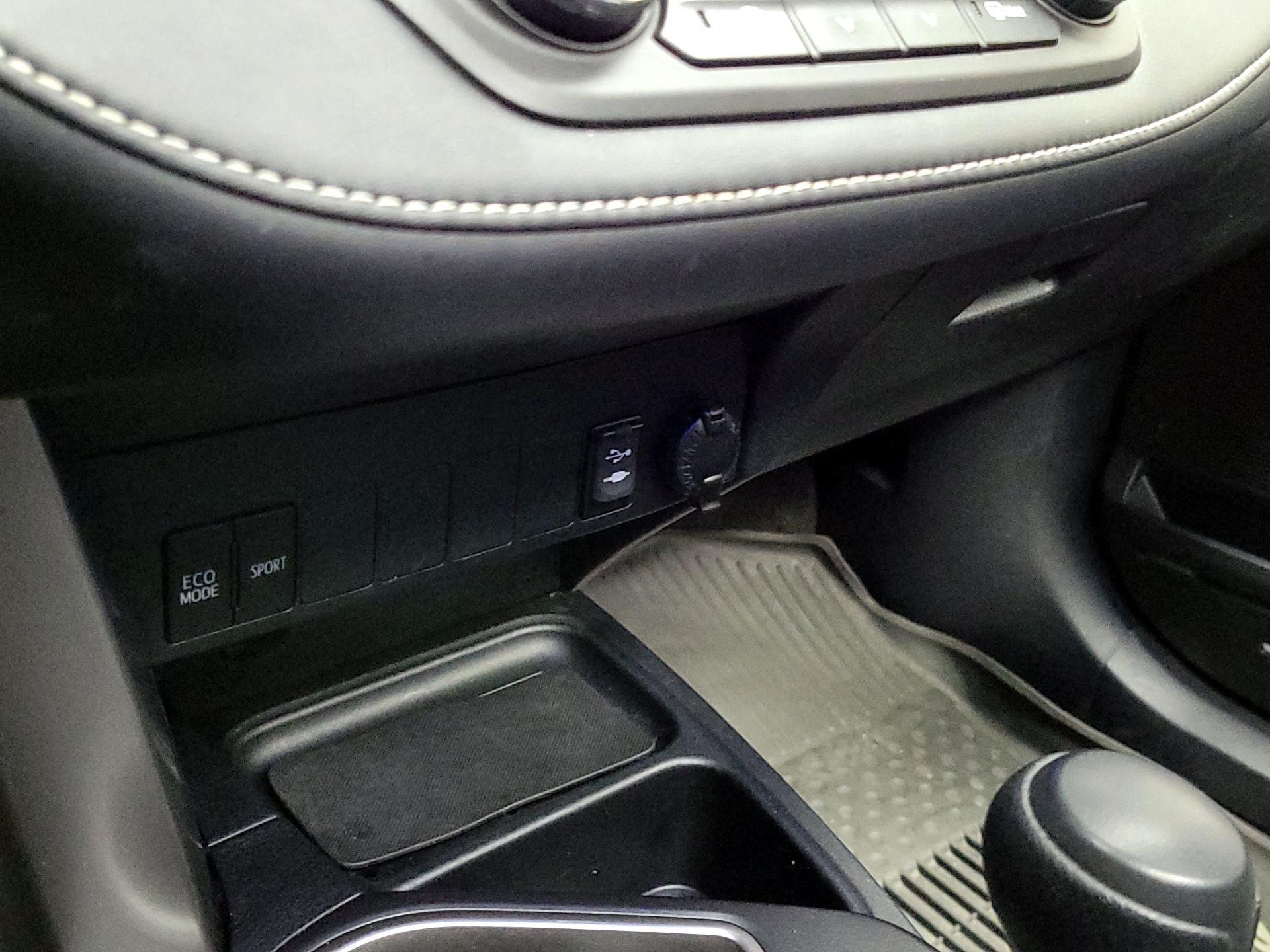 Thumbnail: 2017 Toyota RAV4 - 18