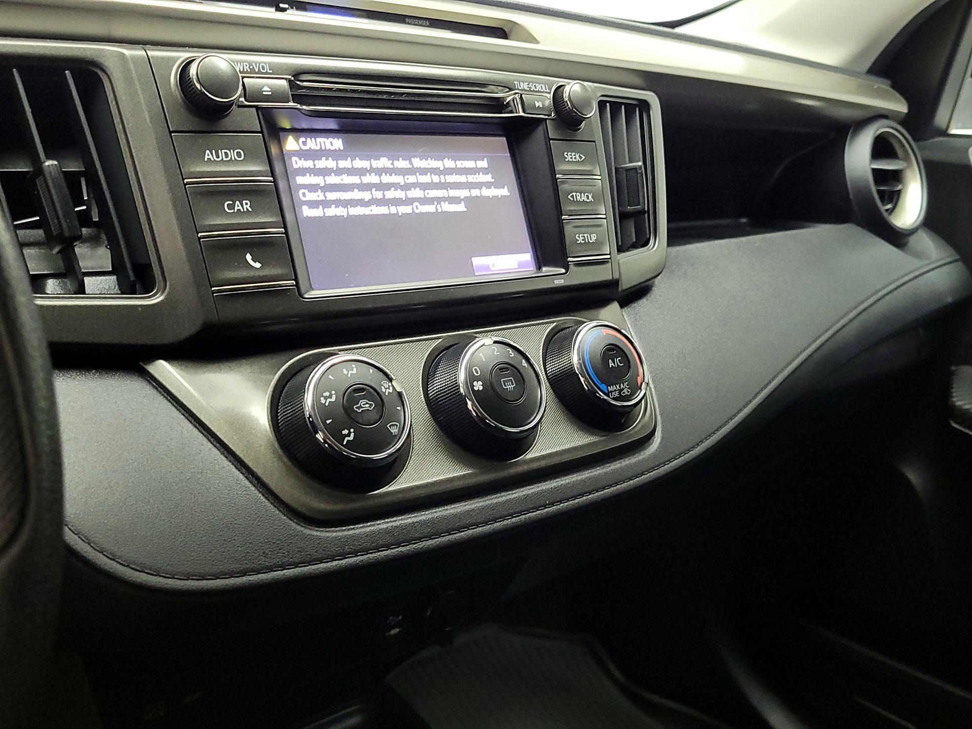 Thumbnail: 2015 Toyota RAV4 - 16