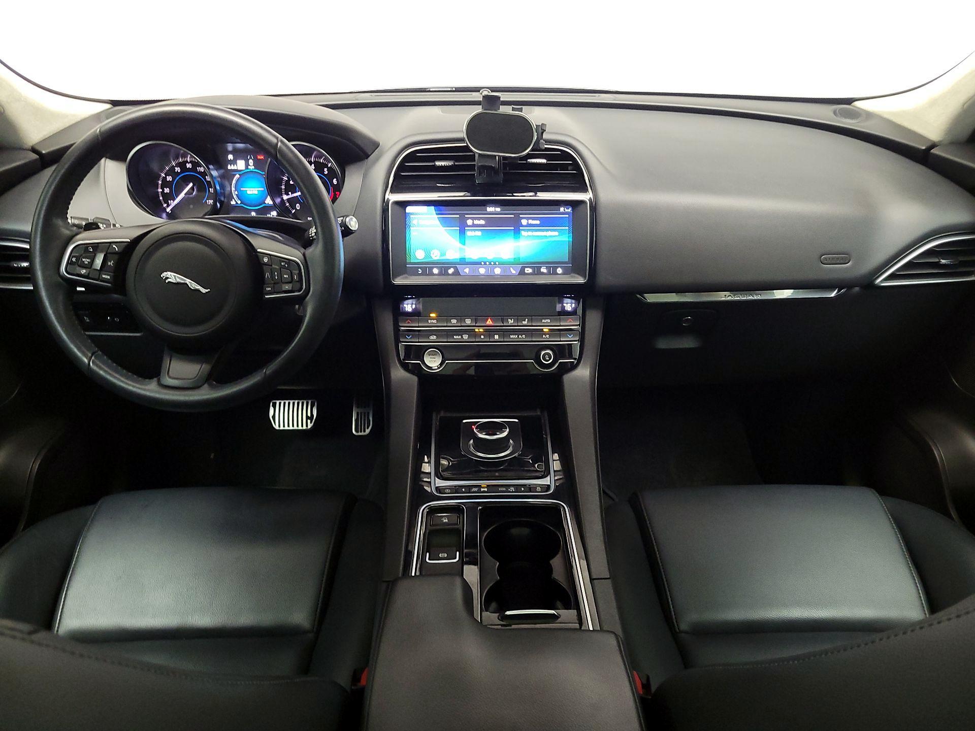 Thumbnail: 2019 Jaguar F-Pace - 9