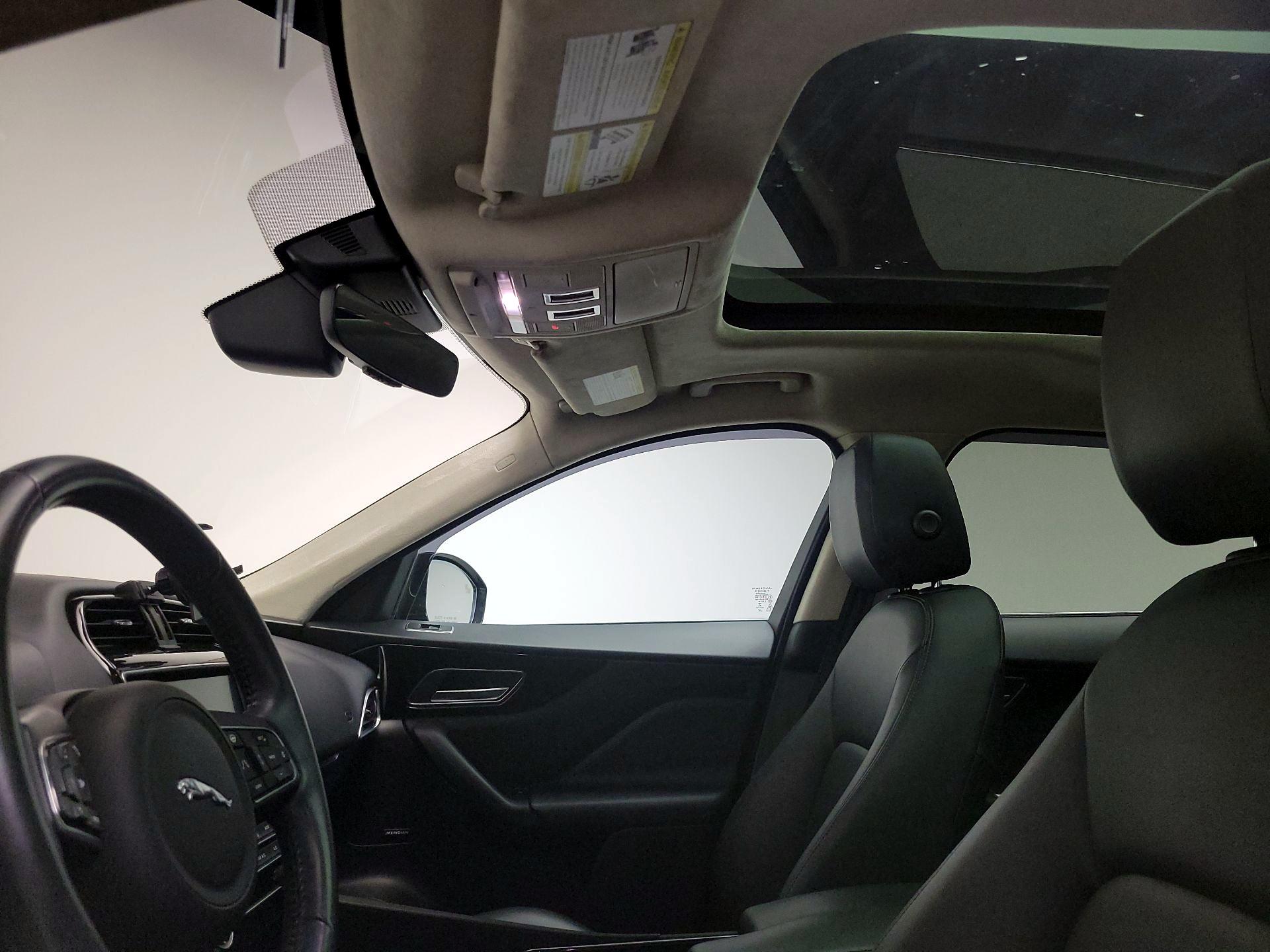 Thumbnail: 2019 Jaguar F-Pace - 20