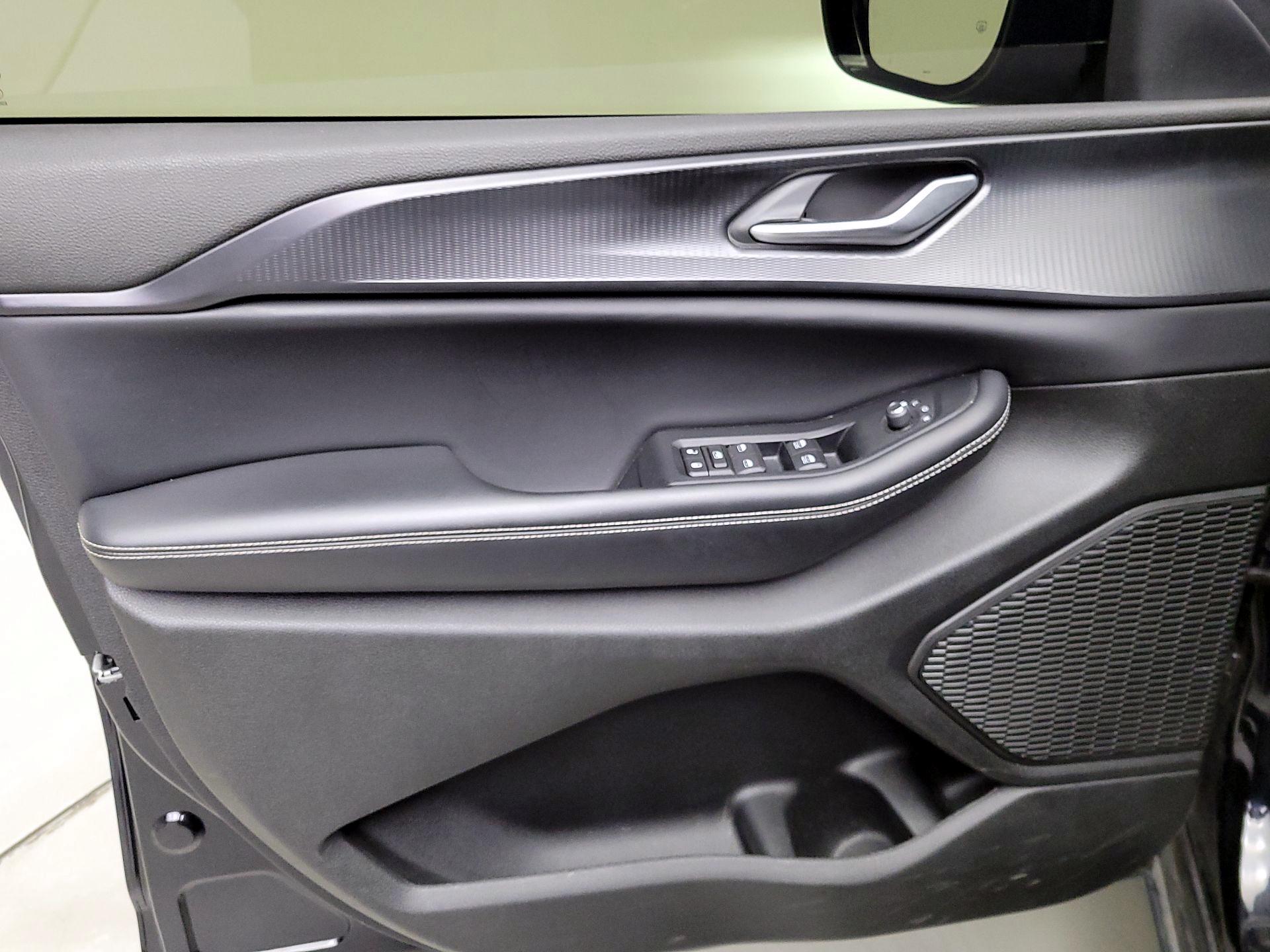 Thumbnail: 2023 Jeep Grand Cherokee - 12