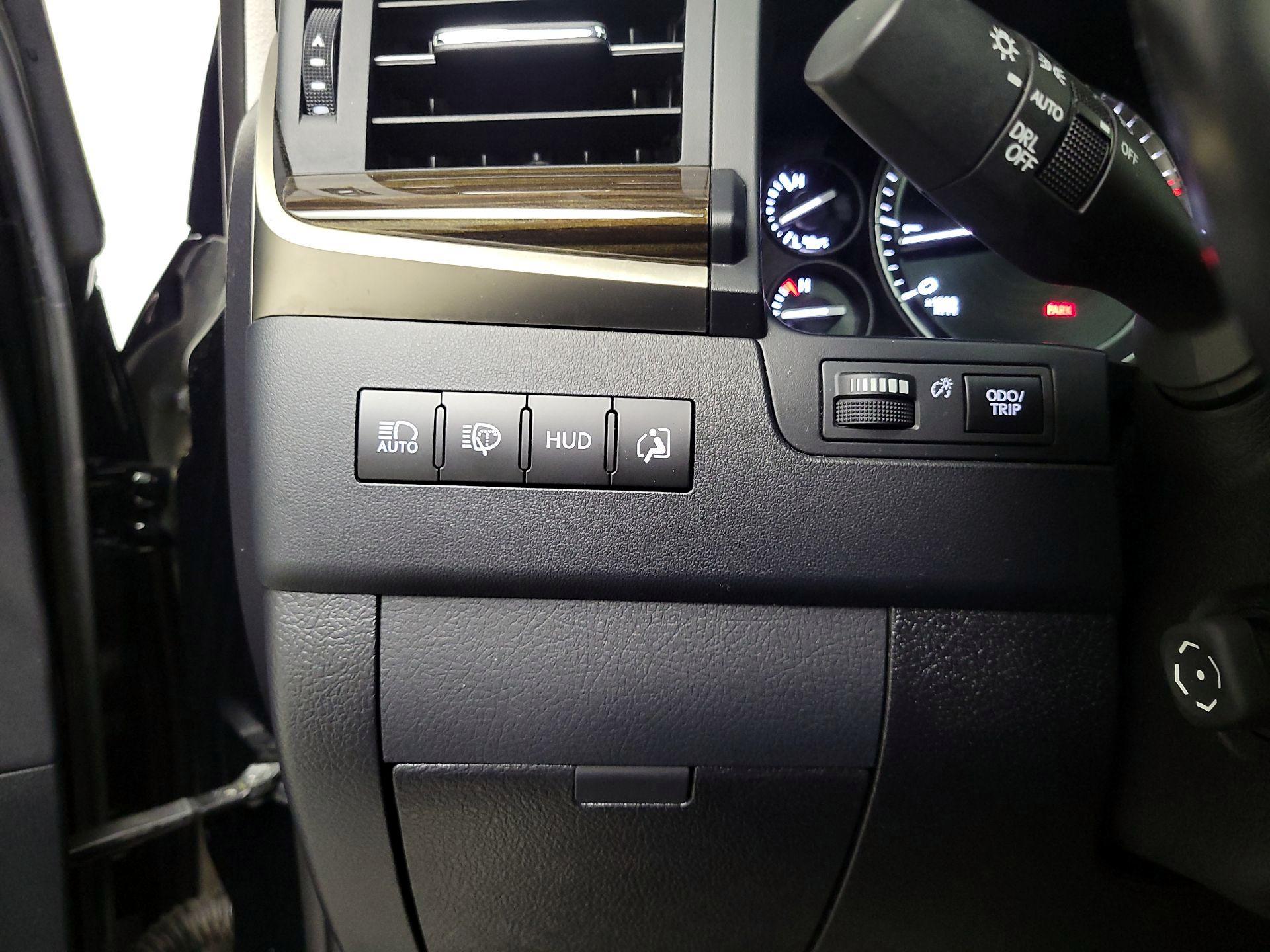 Thumbnail: 2021 Lexus LX - 13