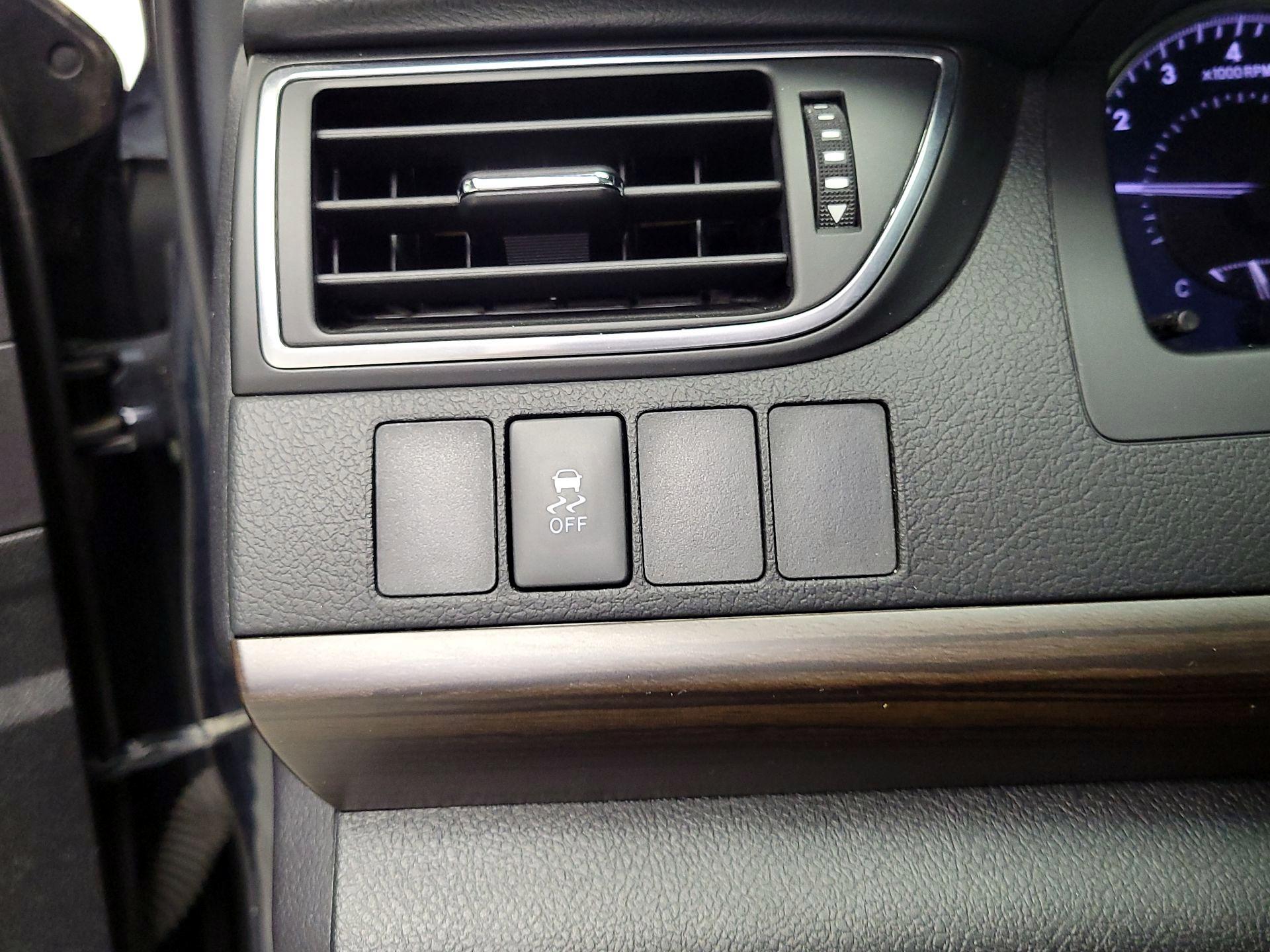 Thumbnail: 2016 Toyota Camry - 13