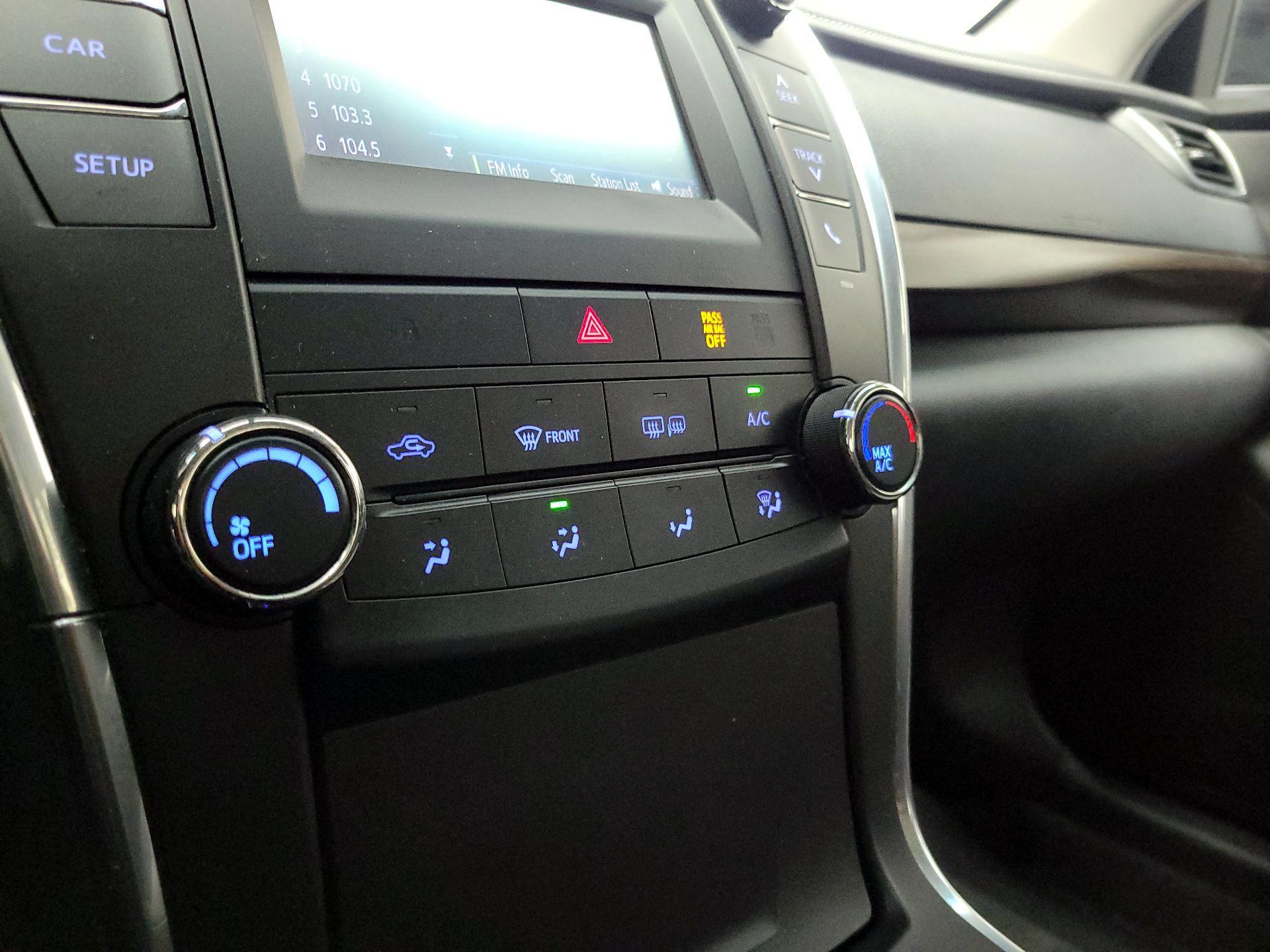 Thumbnail: 2016 Toyota Camry - 16