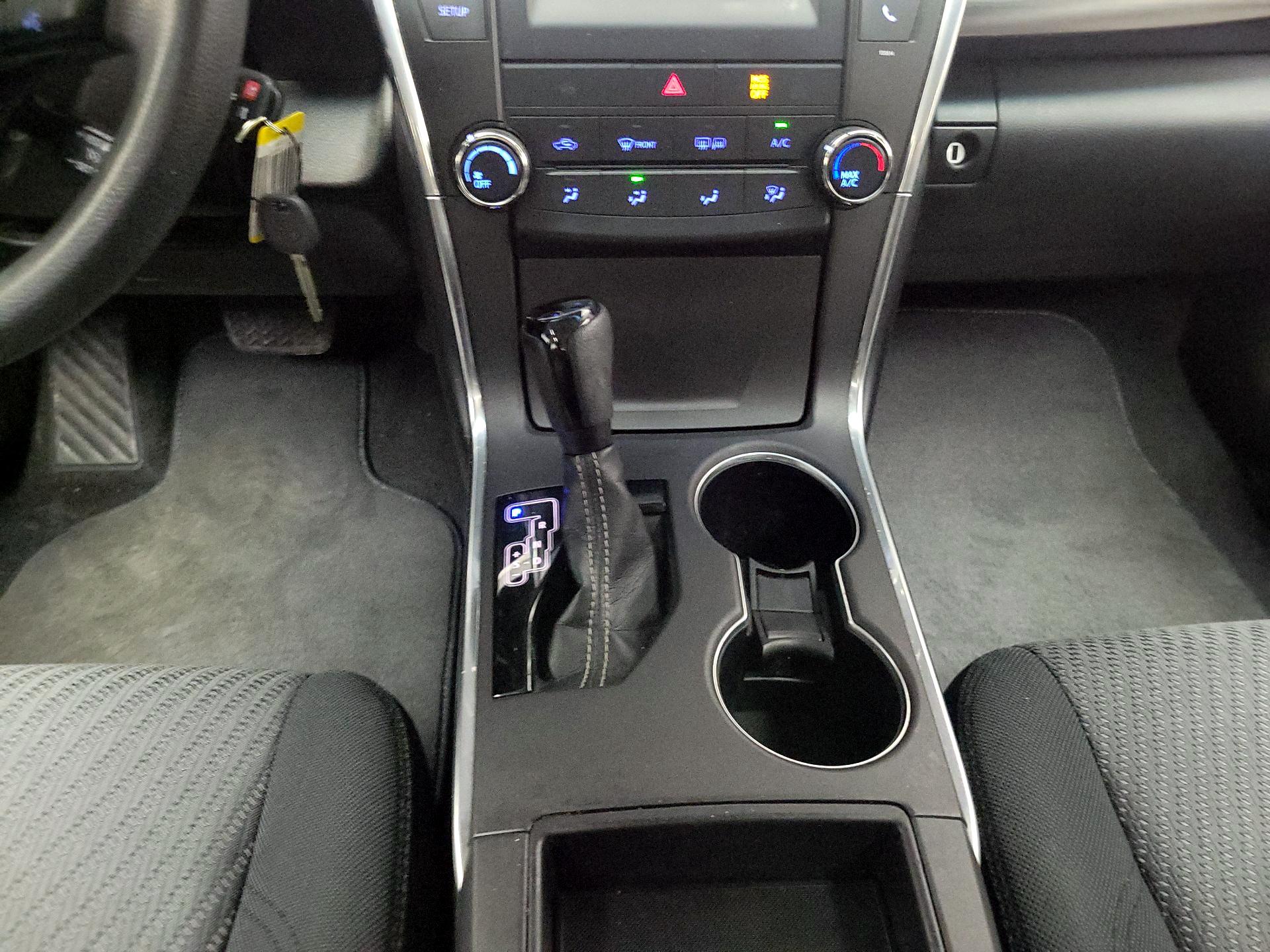 Thumbnail: 2016 Toyota Camry - 17