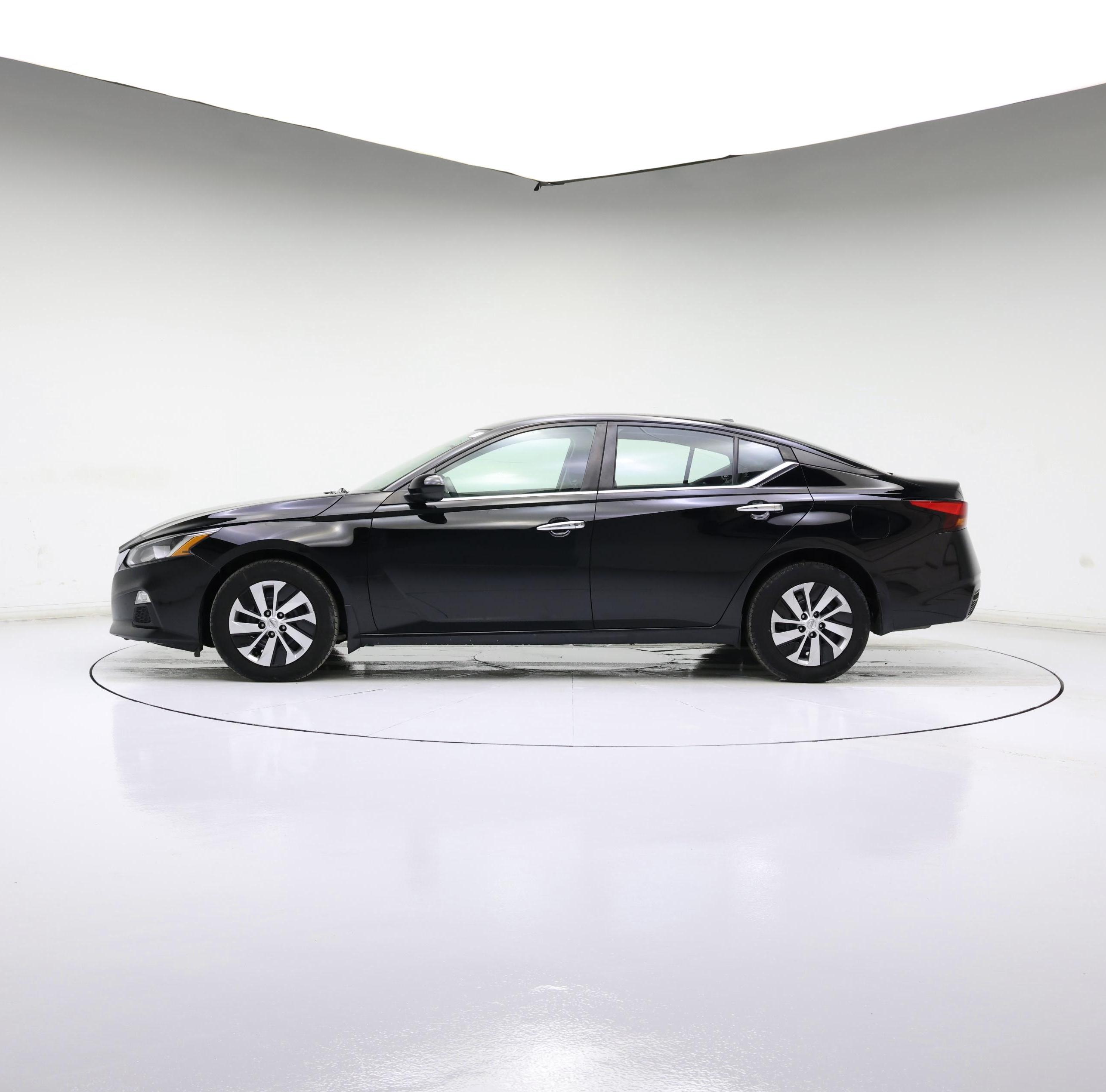 Thumbnail: 2020 Nissan Altima - 3
